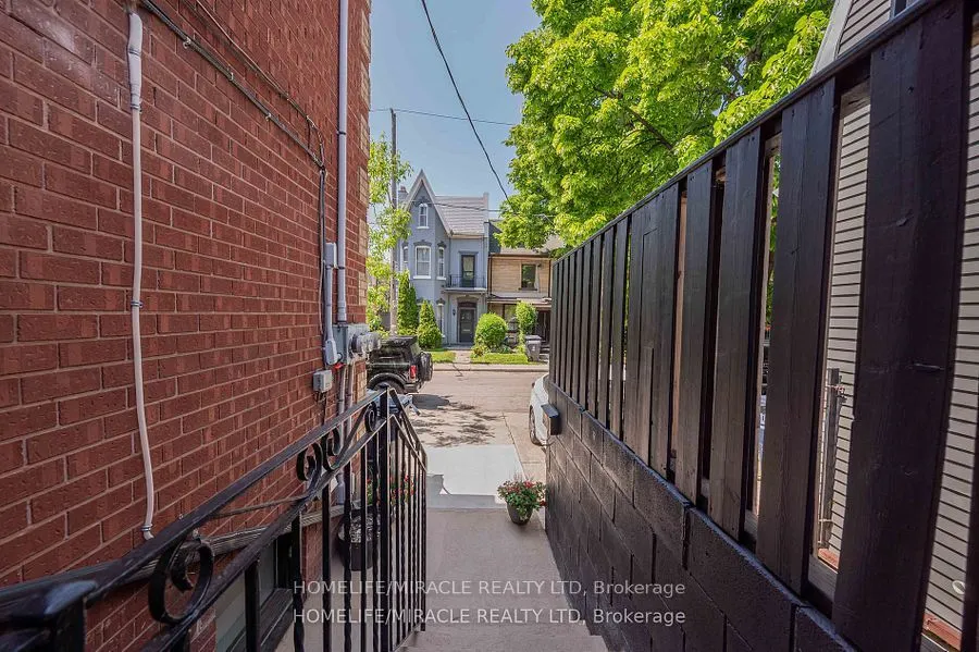 1 Givins Street