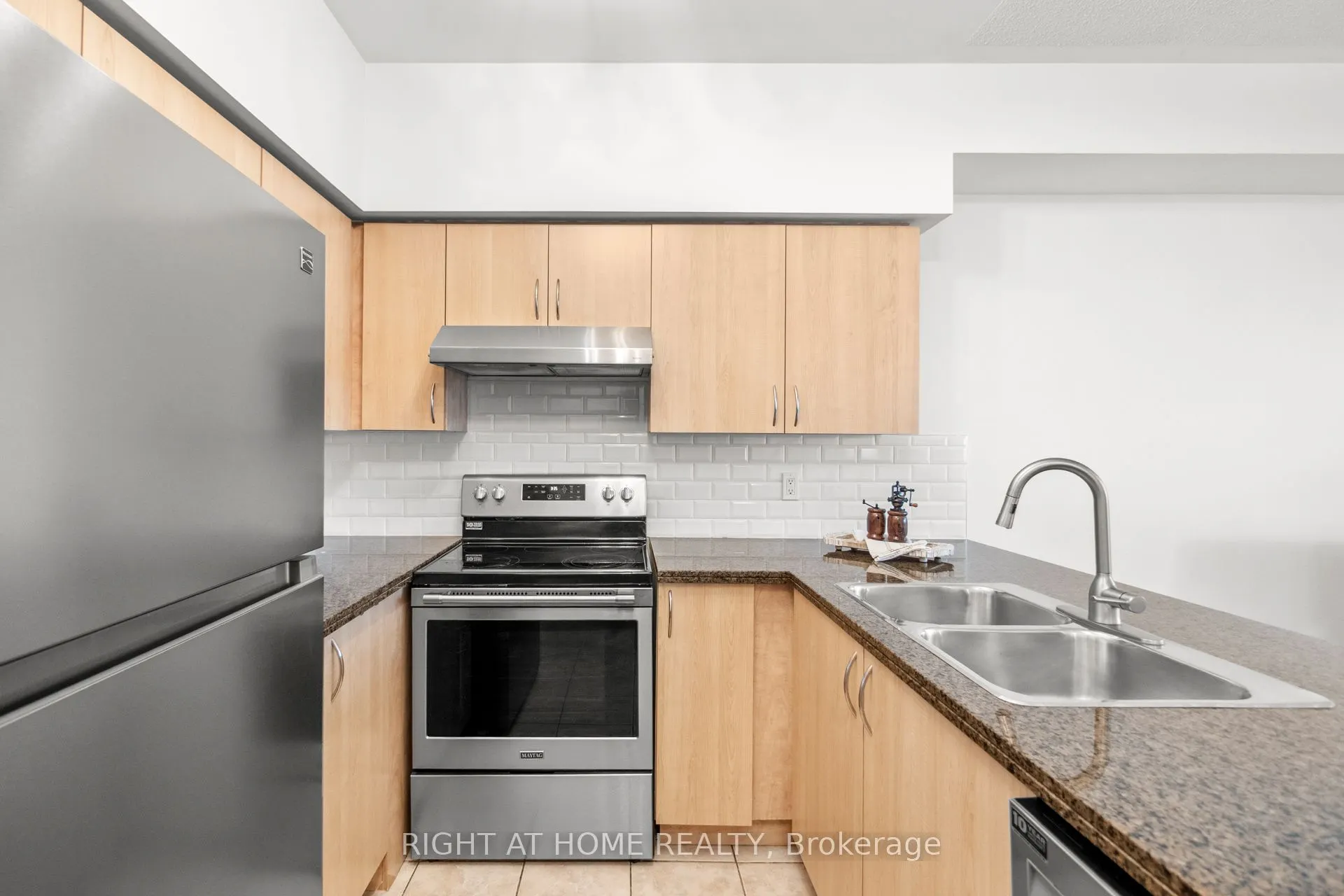 1837 Eglinton Avenue E, #113