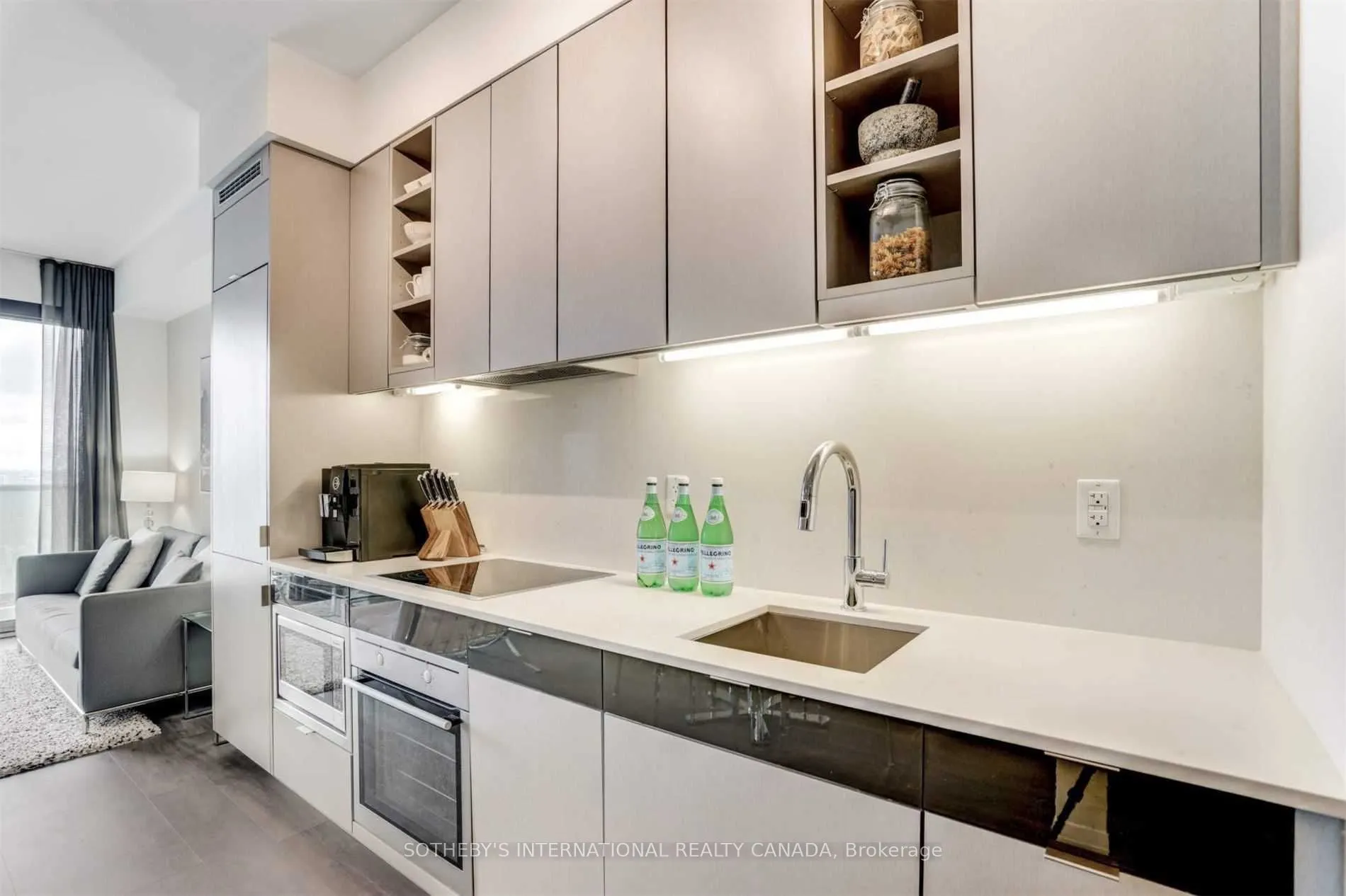 101 Erskine Avenue, #2505