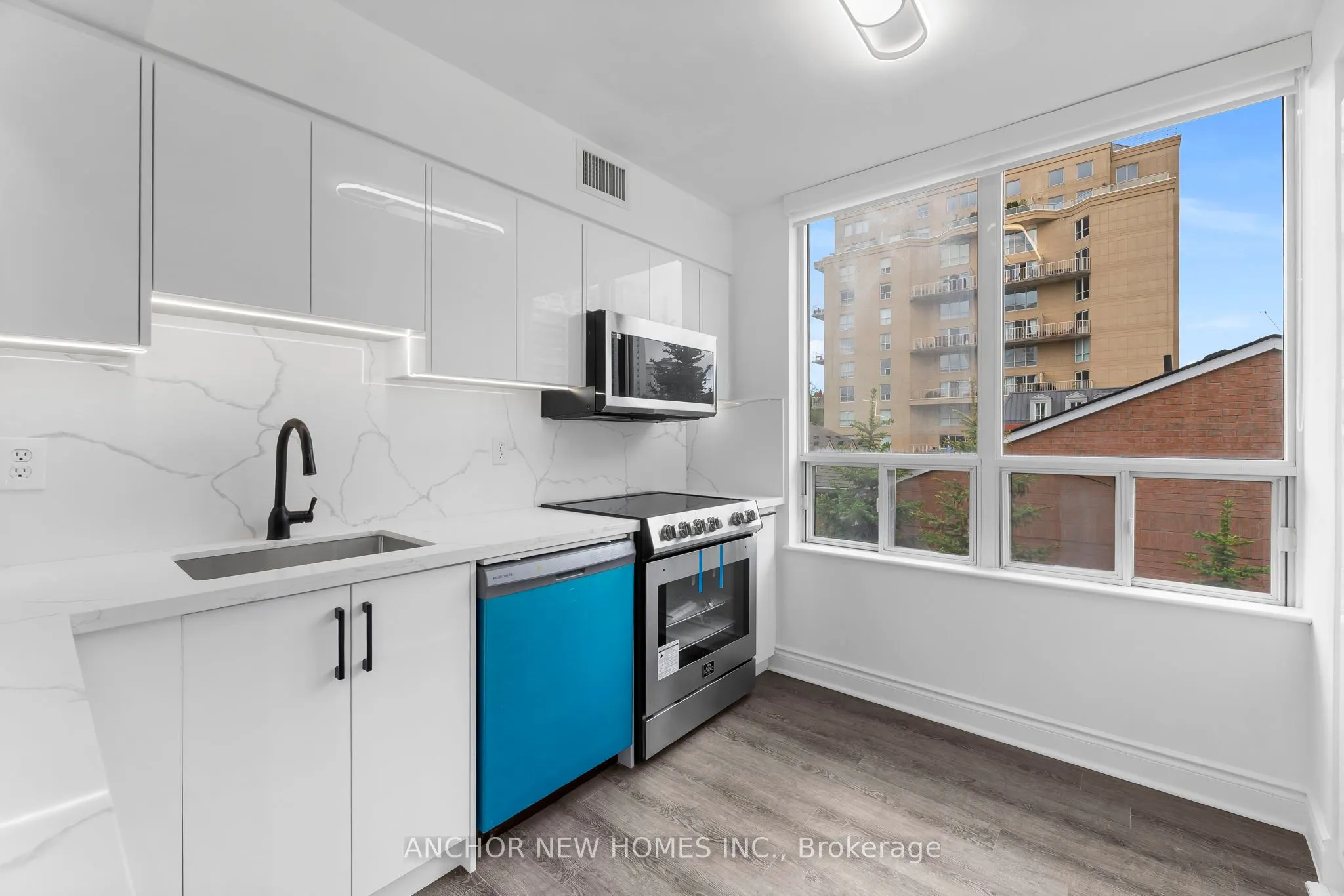 195 Merton Street, #515