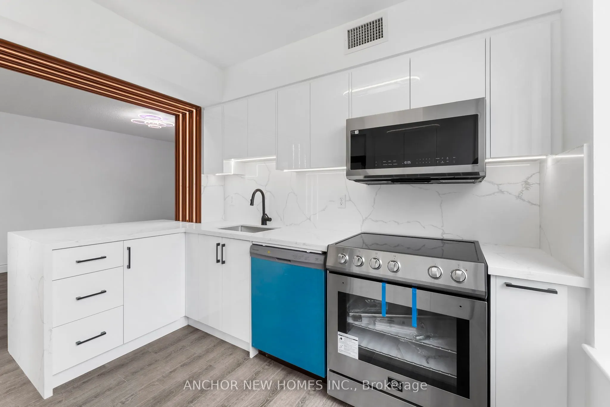 195 Merton Street, #515