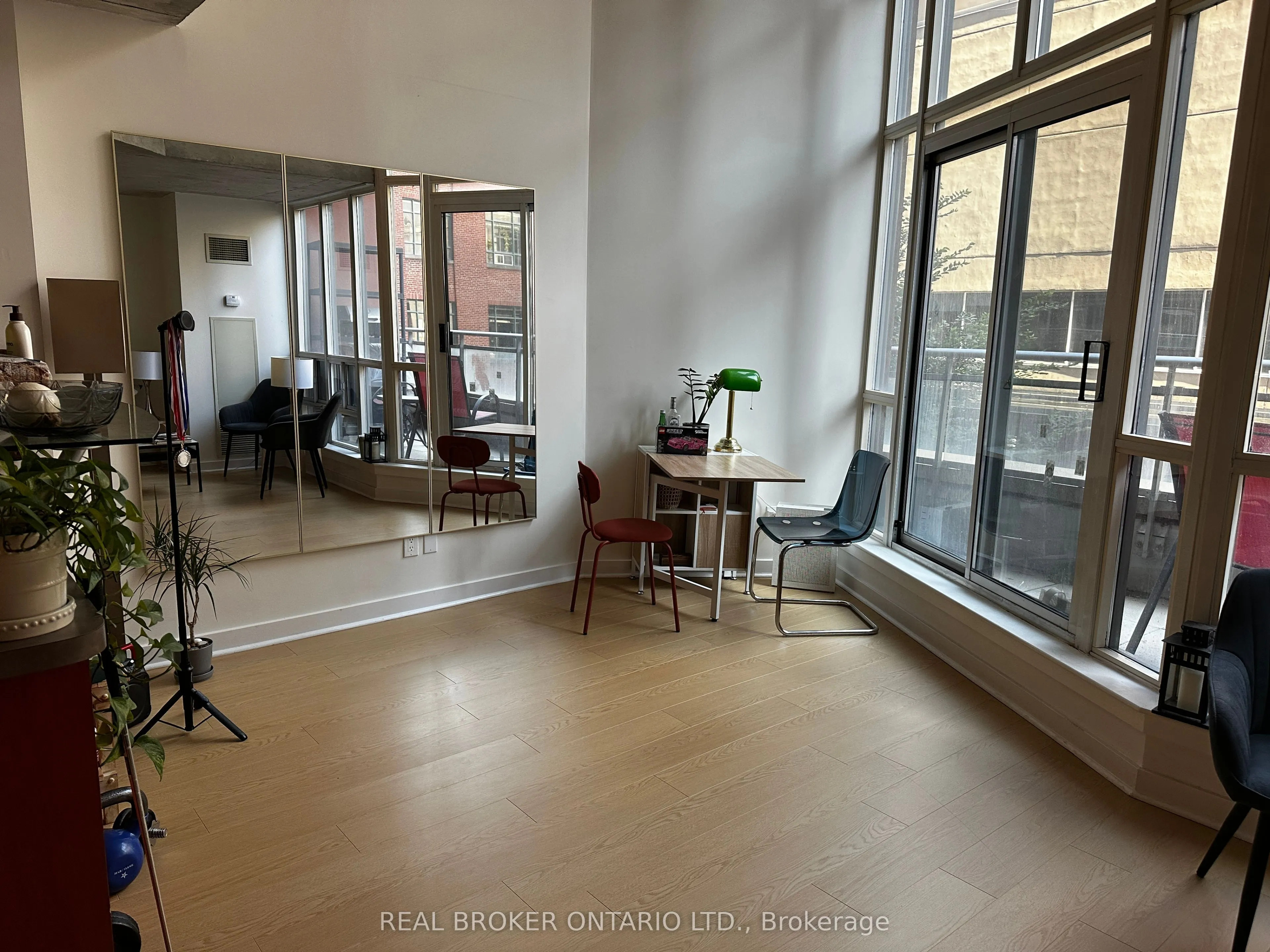 255 richmond Street E, #201