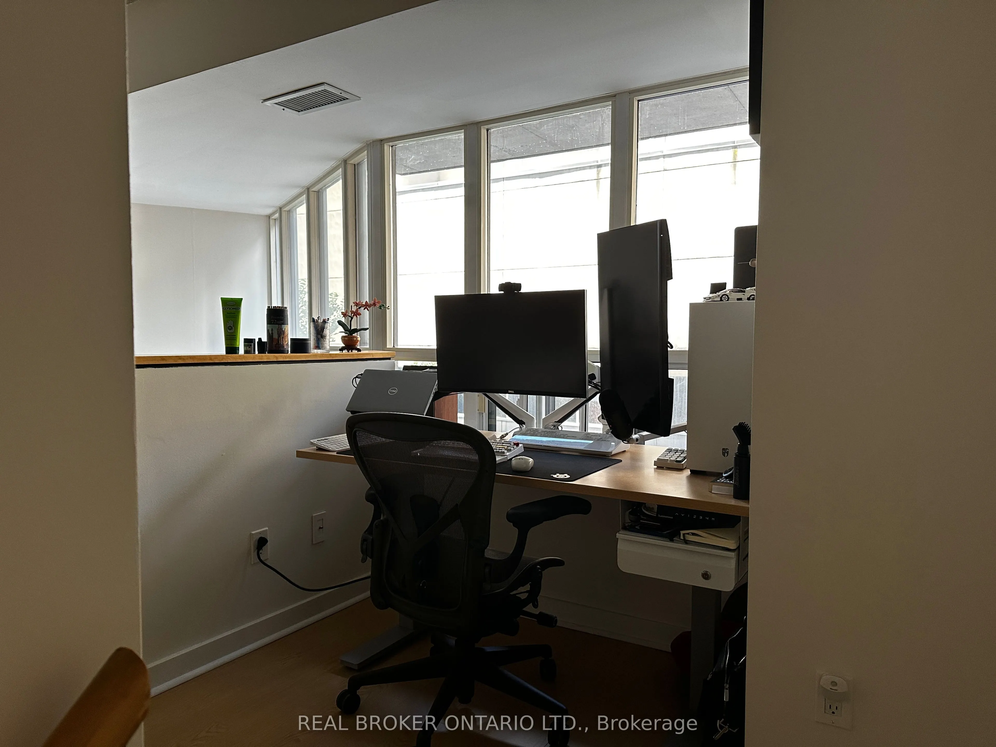 255 richmond Street E, #201
