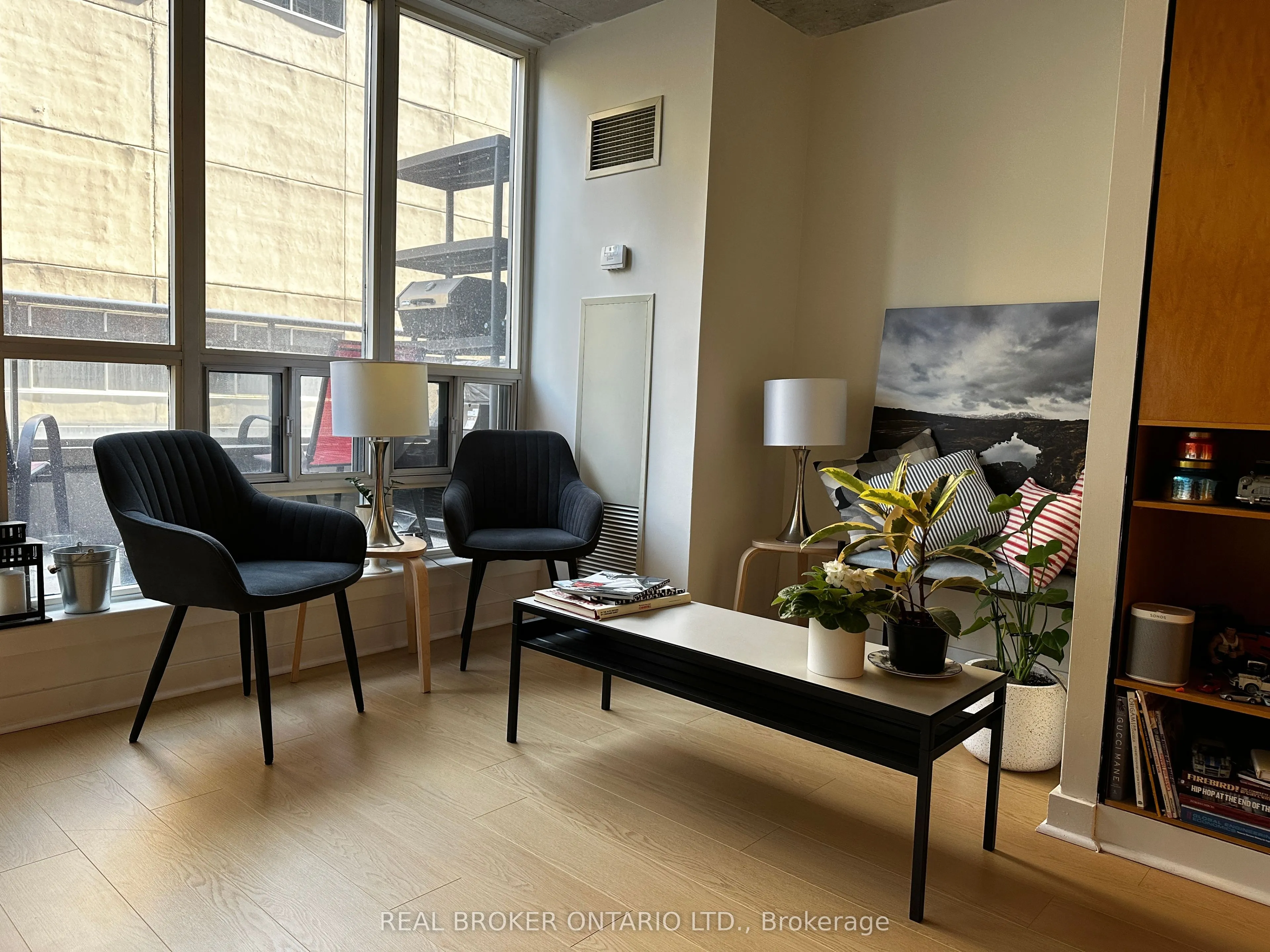 255 richmond Street E, #201