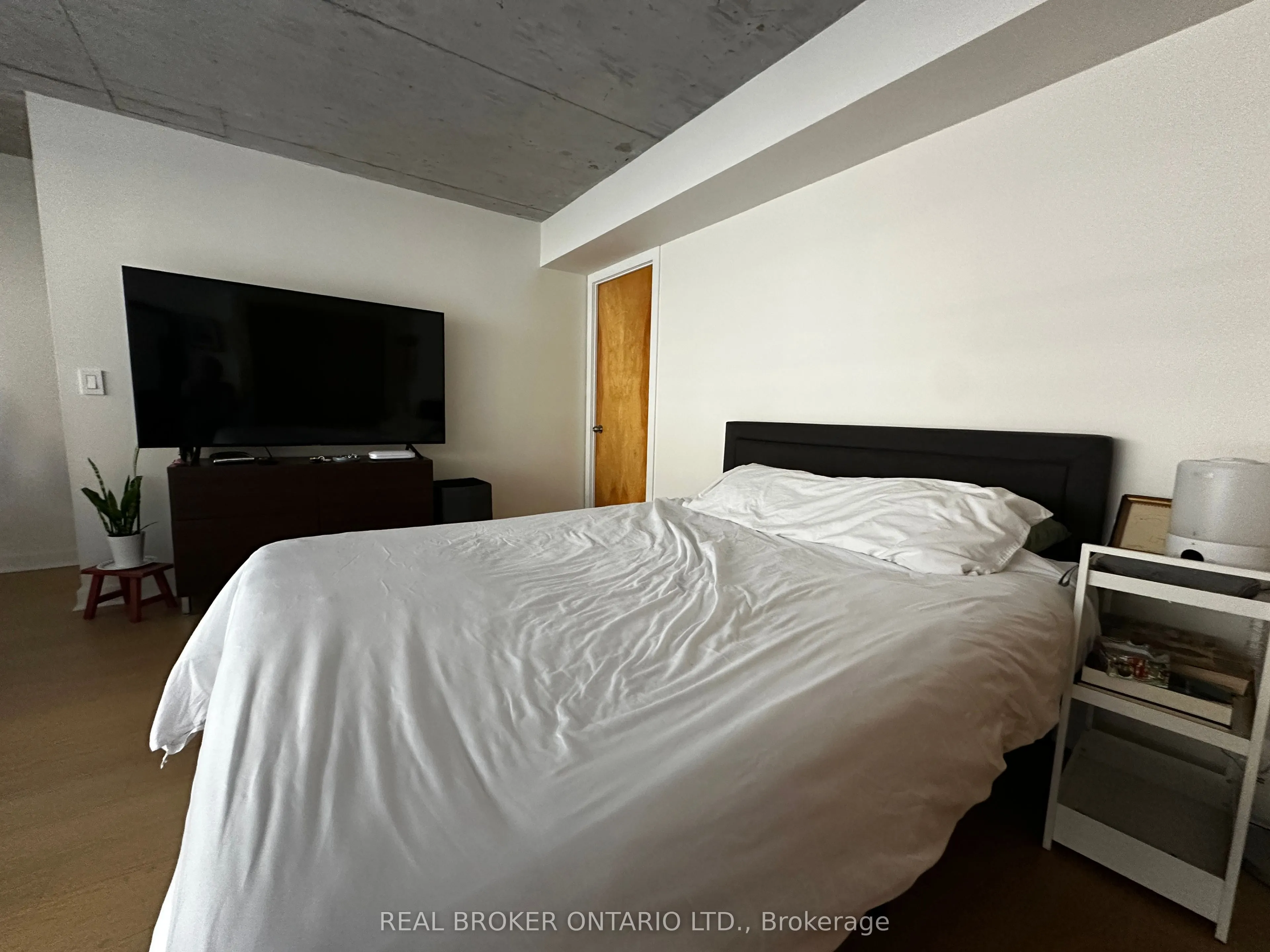 255 richmond Street E, #201