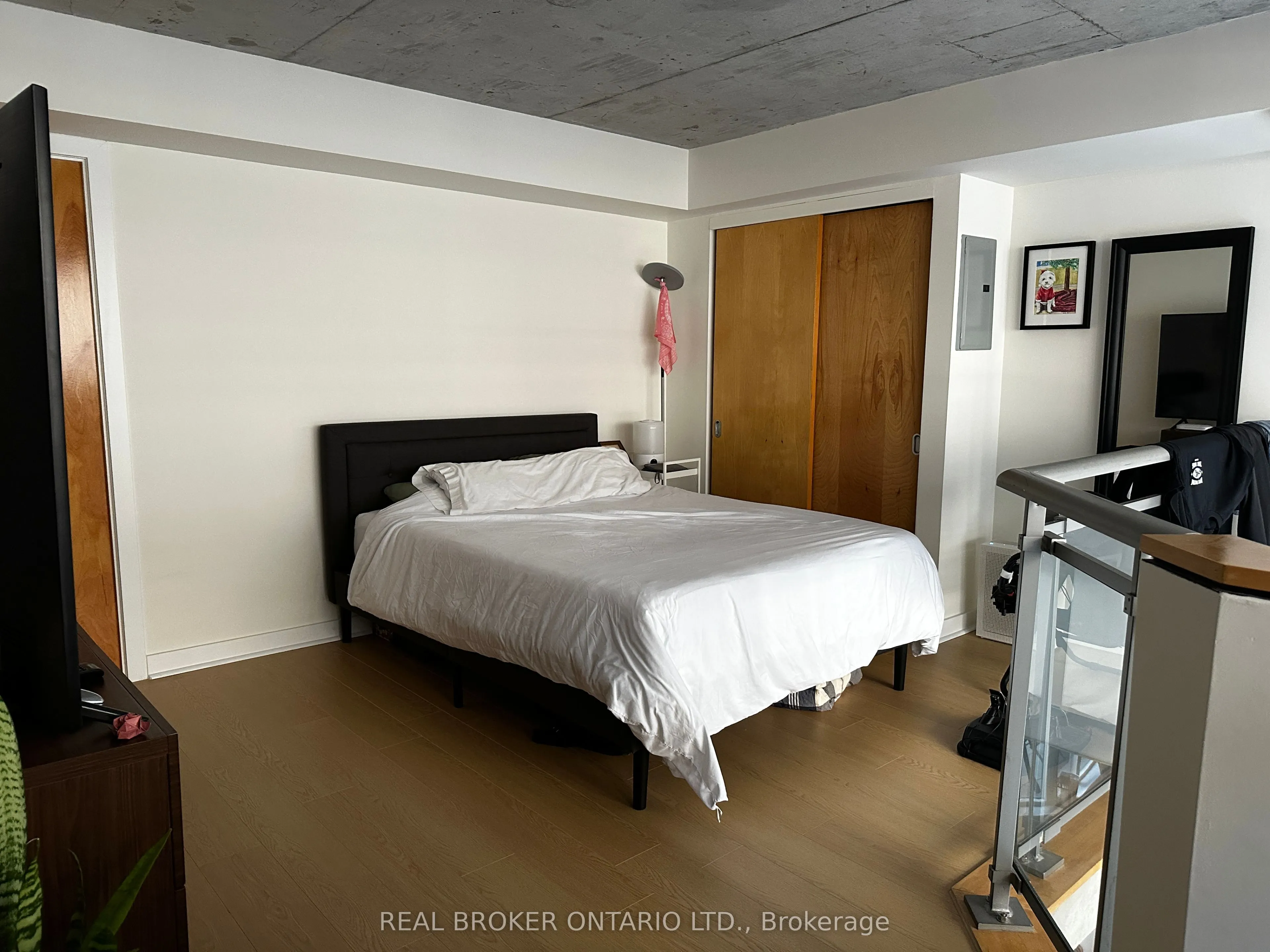 255 richmond Street E, #201