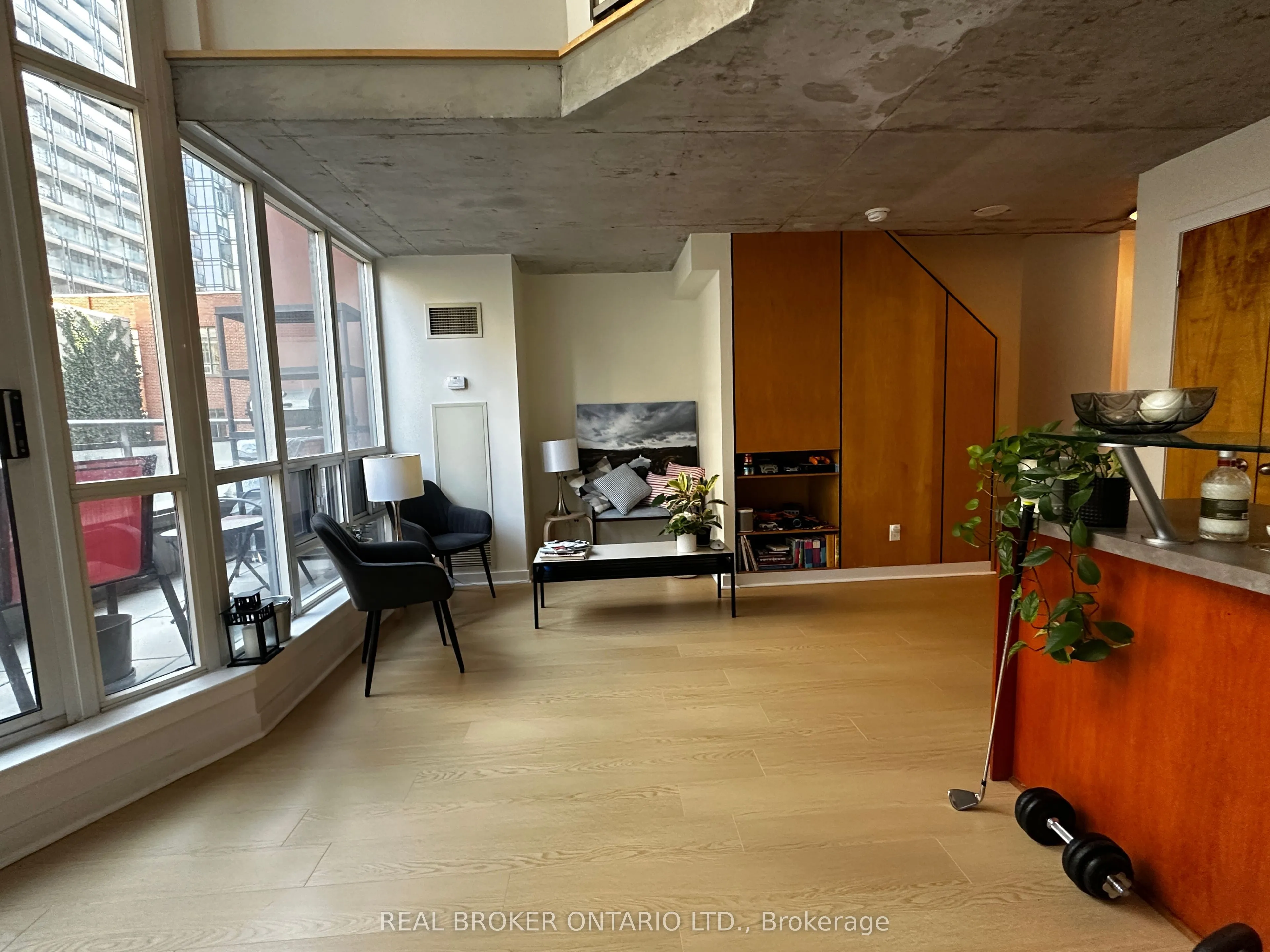 255 richmond Street E, #201