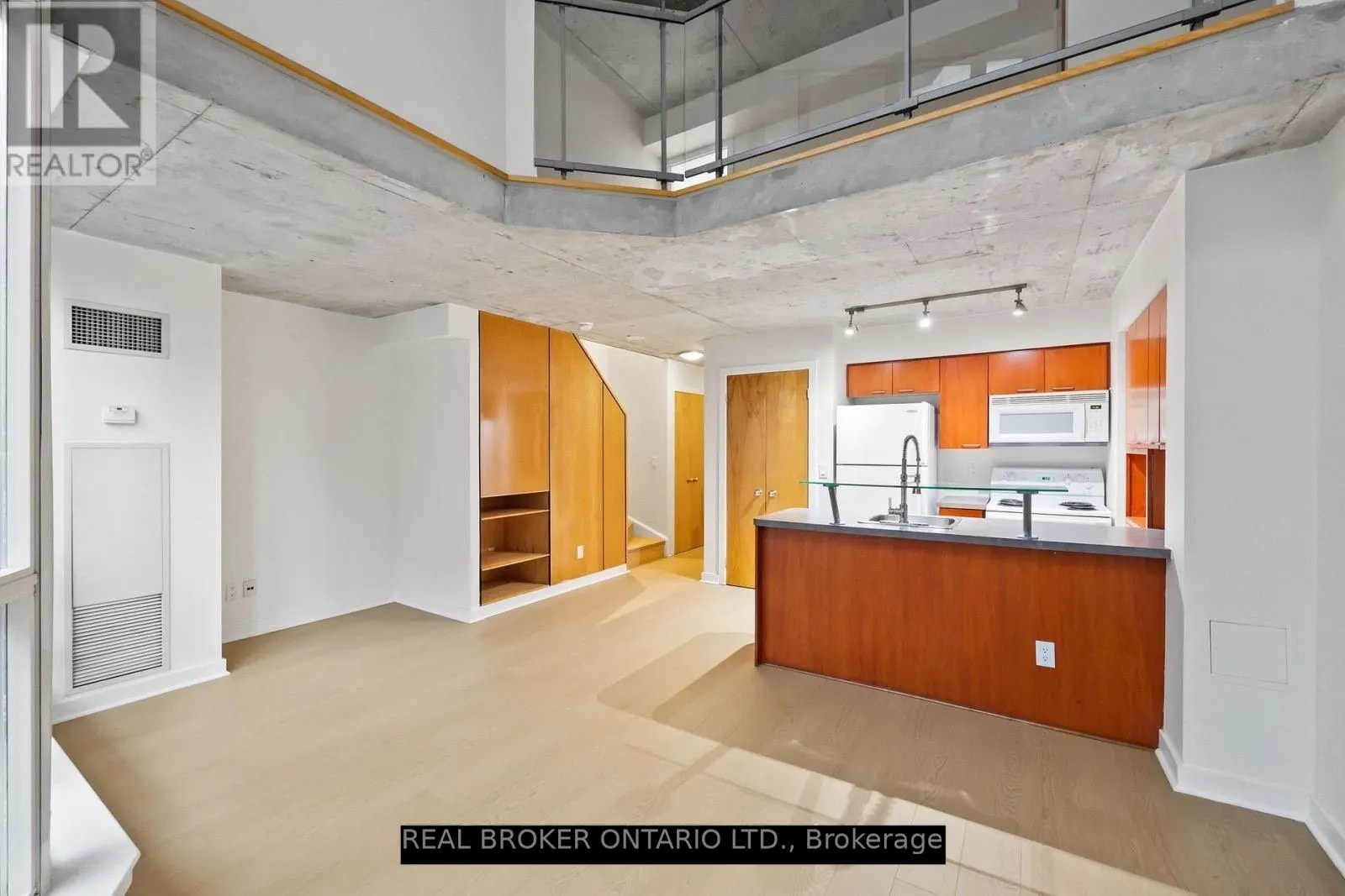 255 richmond Street E, #201