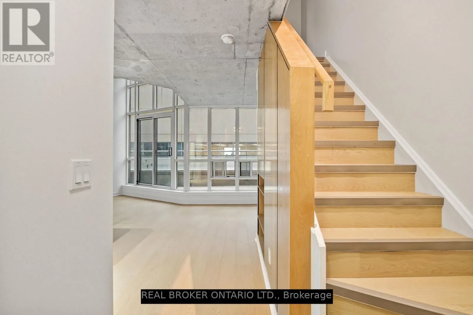 255 richmond Street E, #201