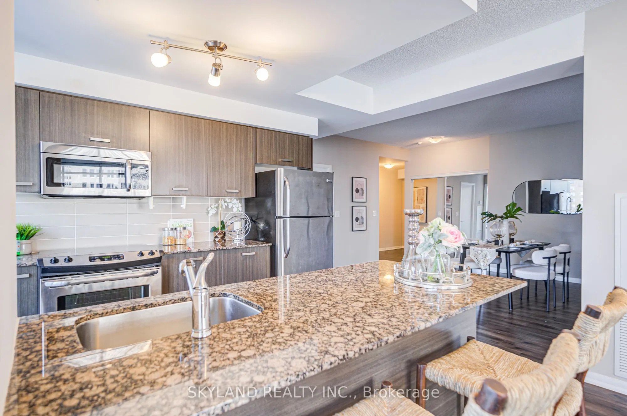 832 Bay Street, #805