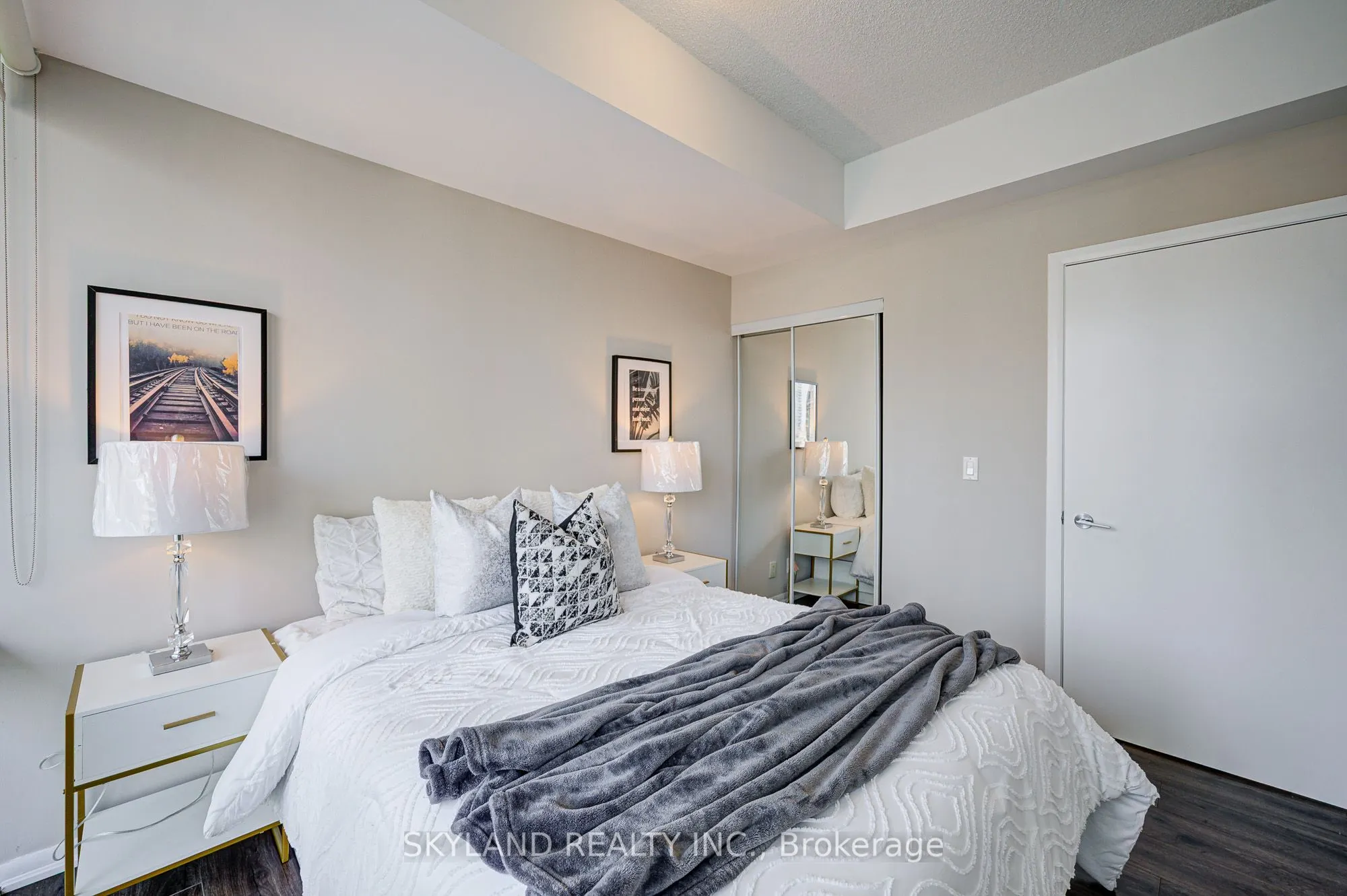 832 Bay Street, #805