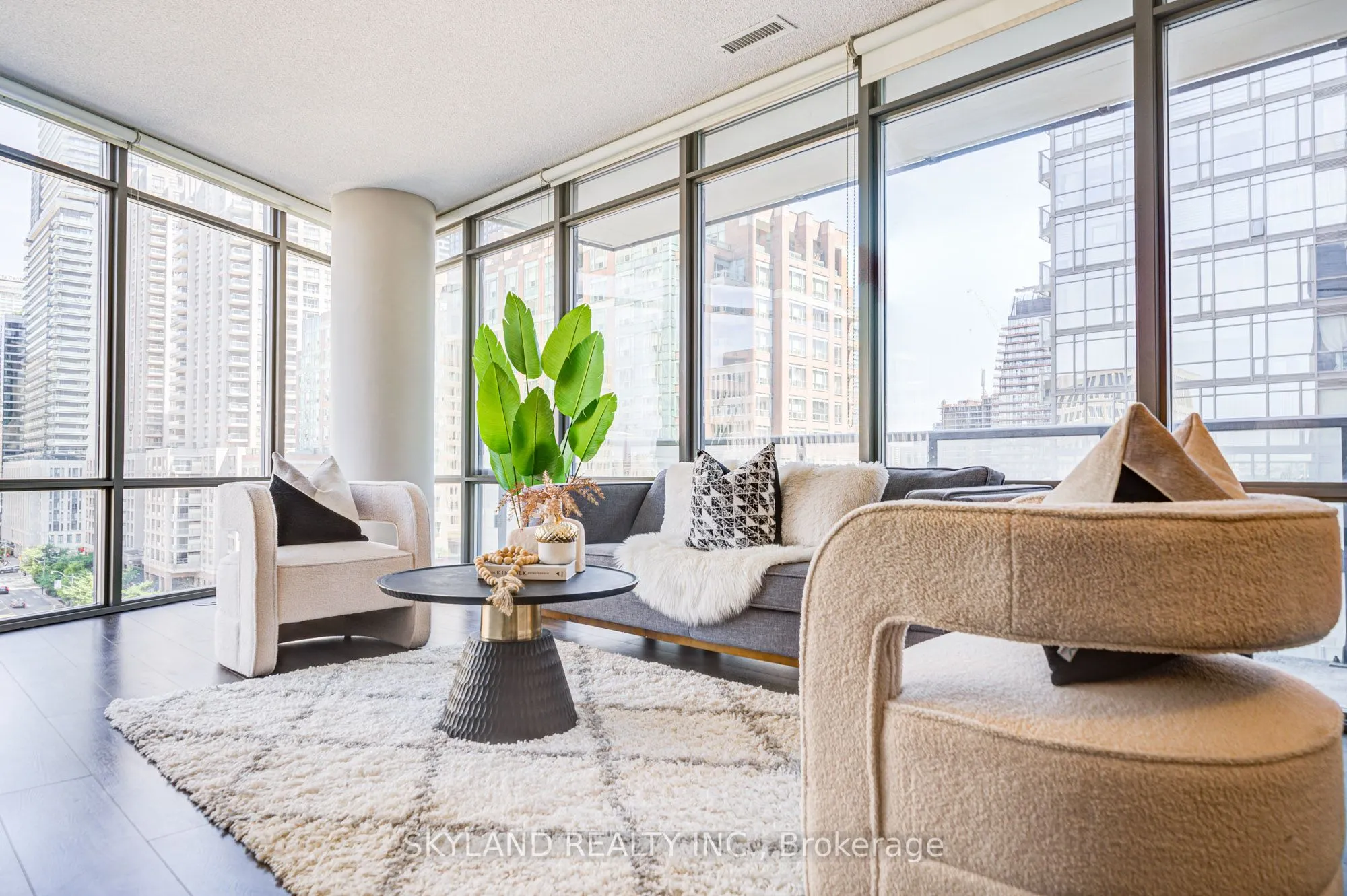 832 Bay Street, #805