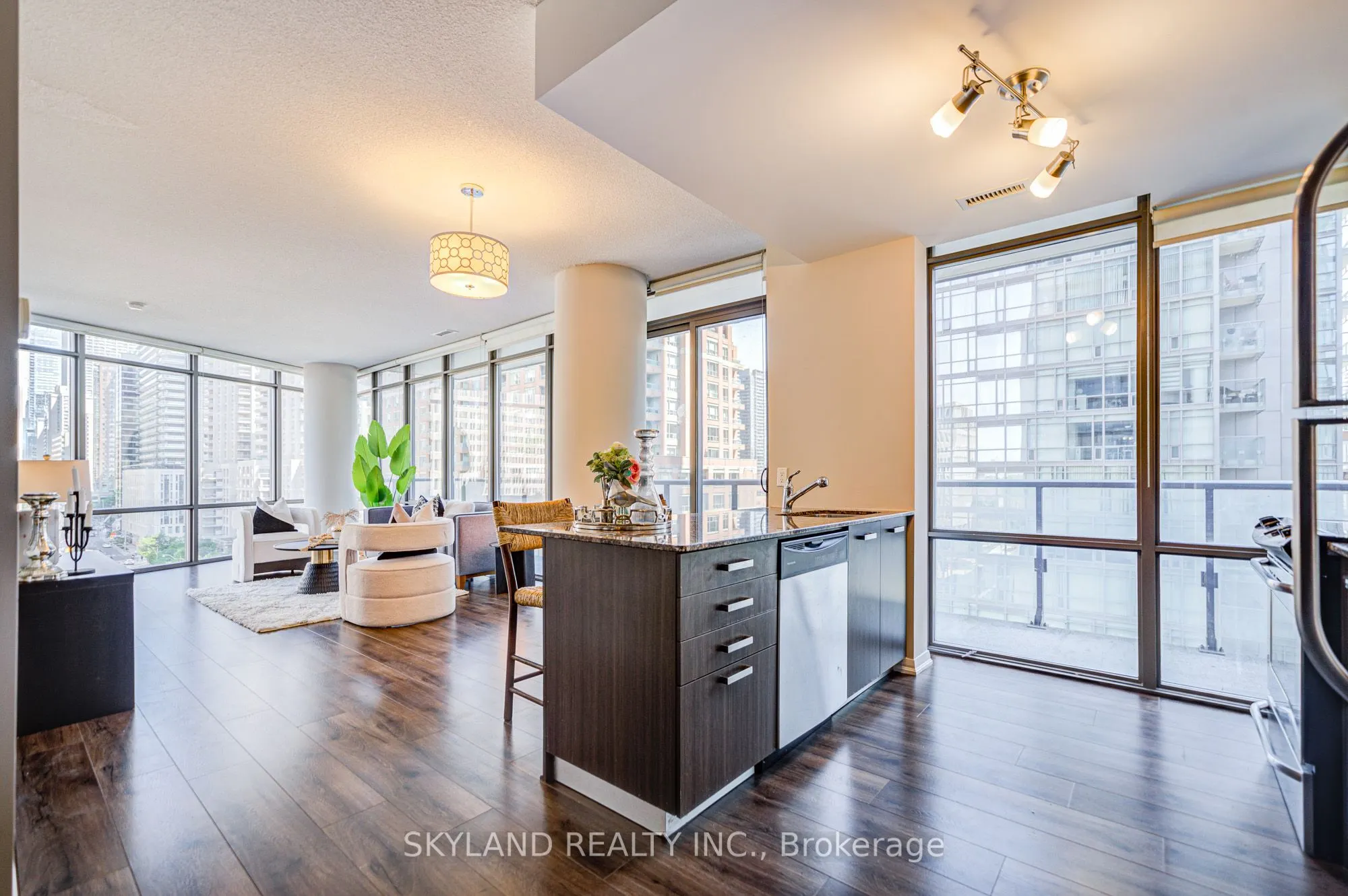 832 Bay Street, #805