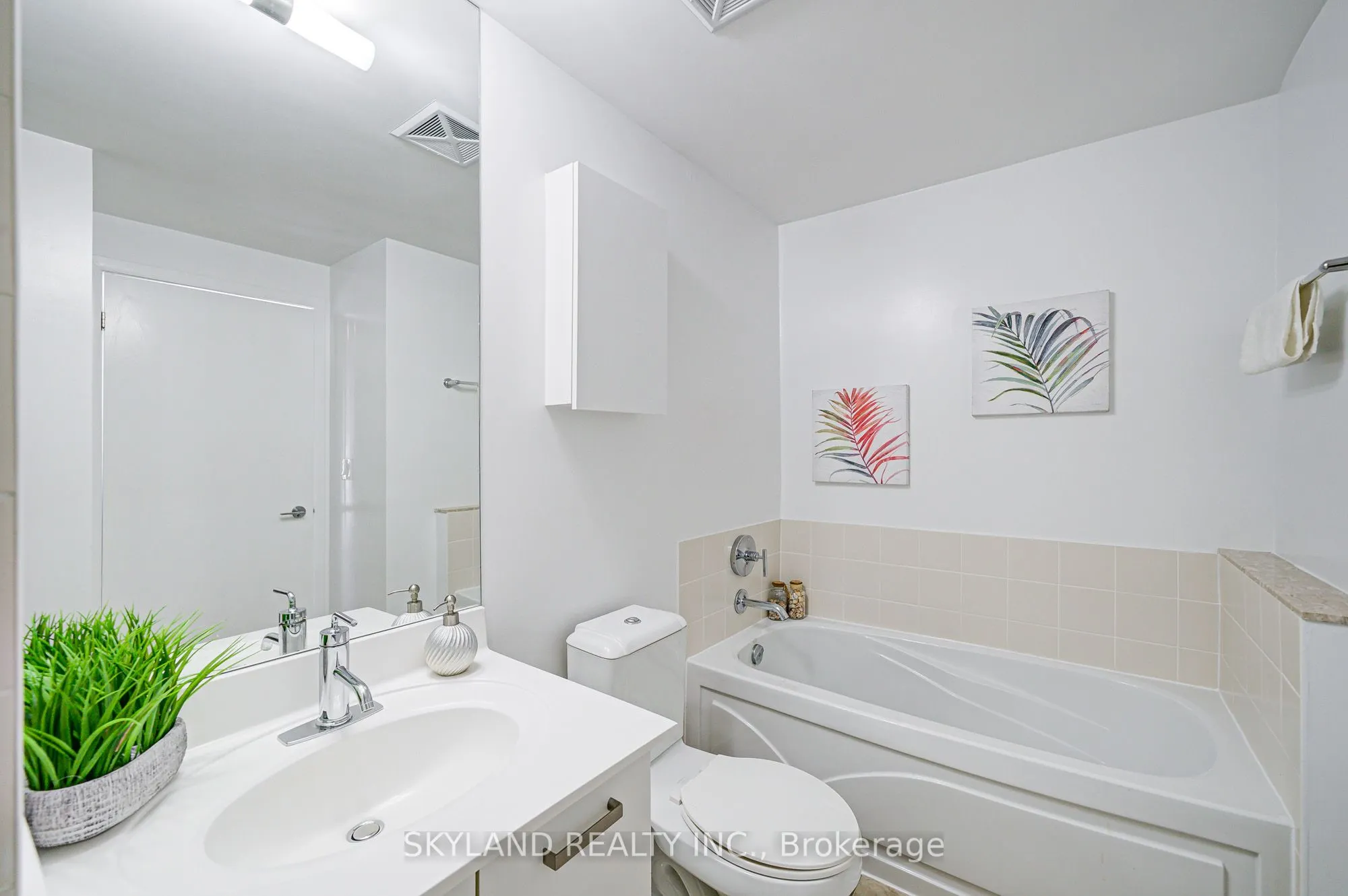 832 Bay Street, #805
