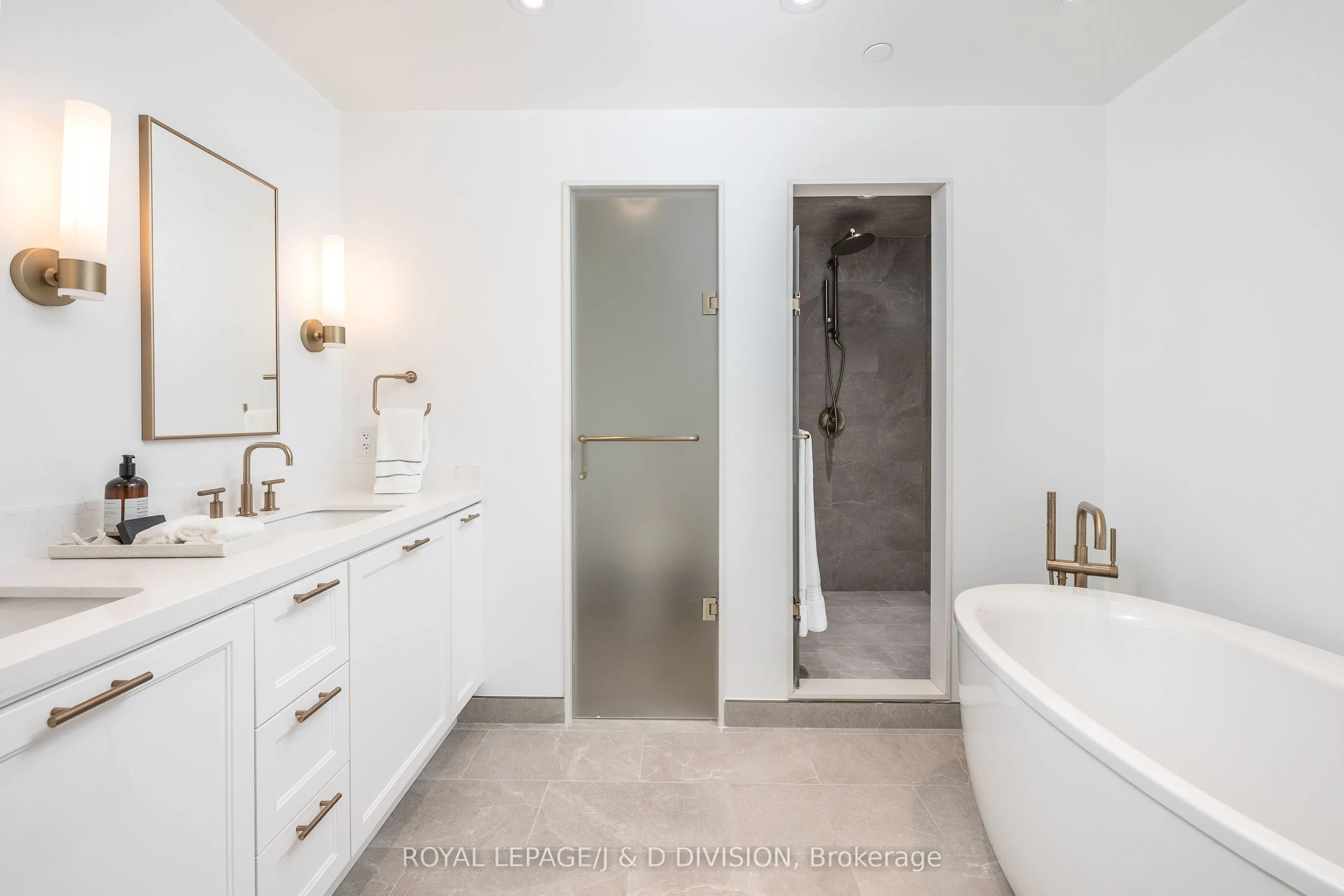 1 Strathgowan Avenue, #513