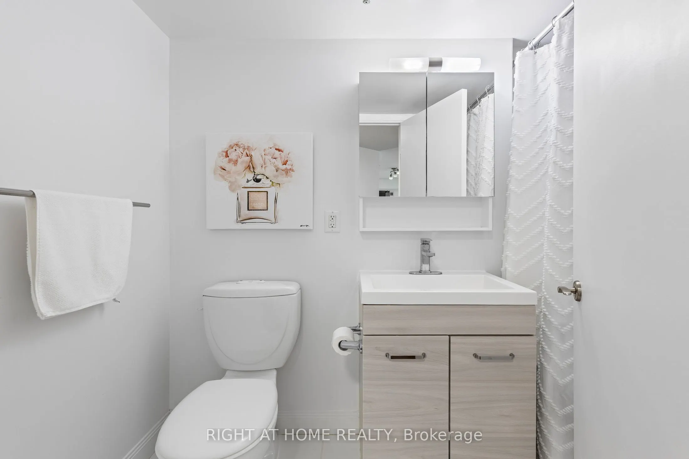 2191 Yonge Street, #405