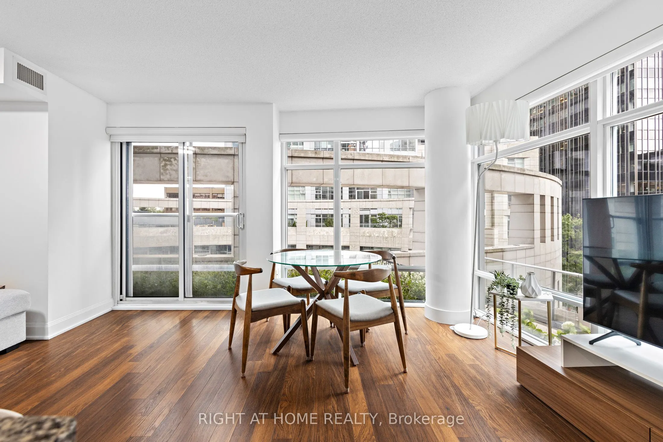 2191 Yonge Street, #405