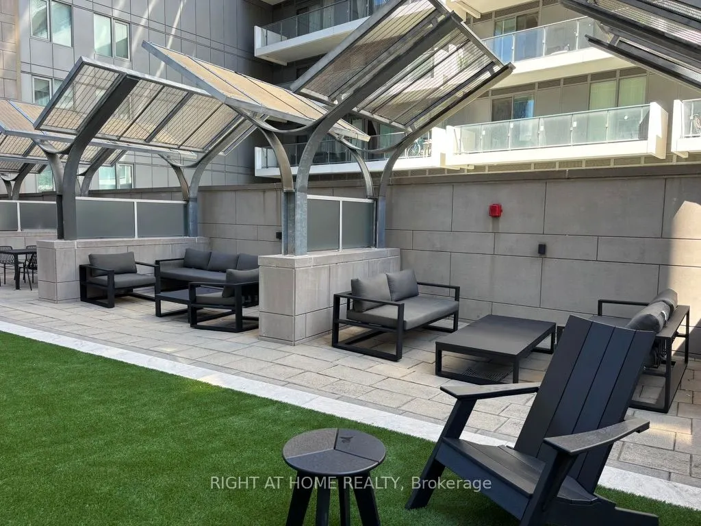 2191 Yonge Street, #405