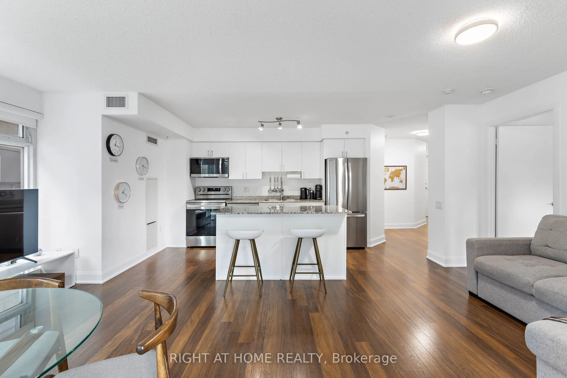 2191 Yonge Street, #405