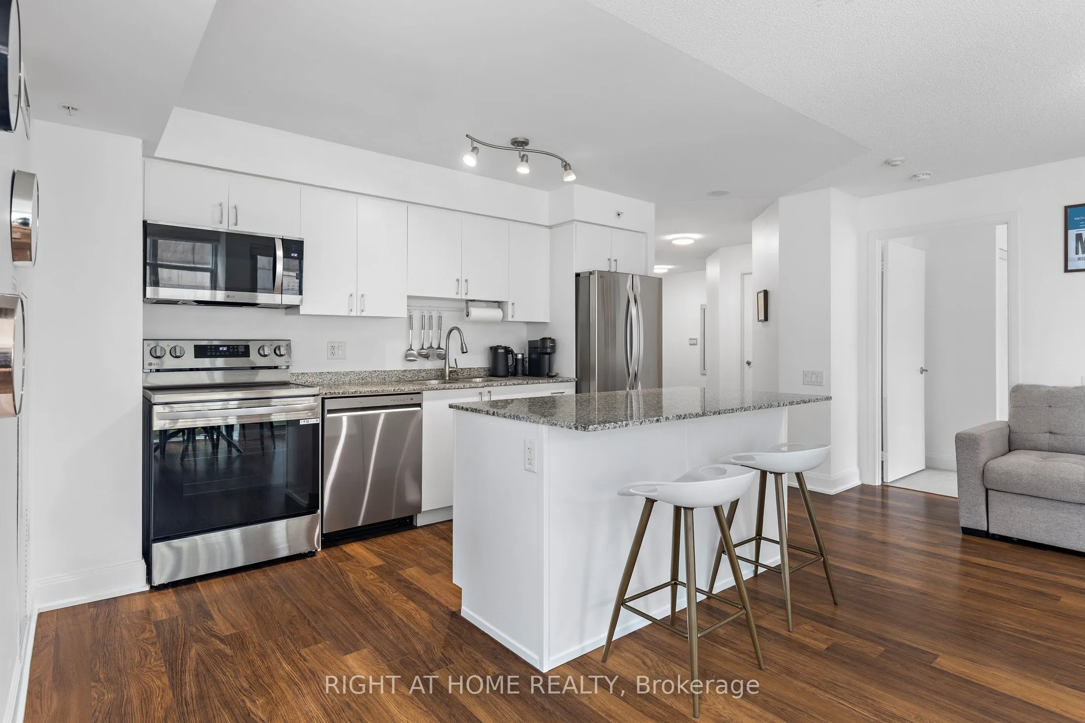 2191 Yonge Street, #405