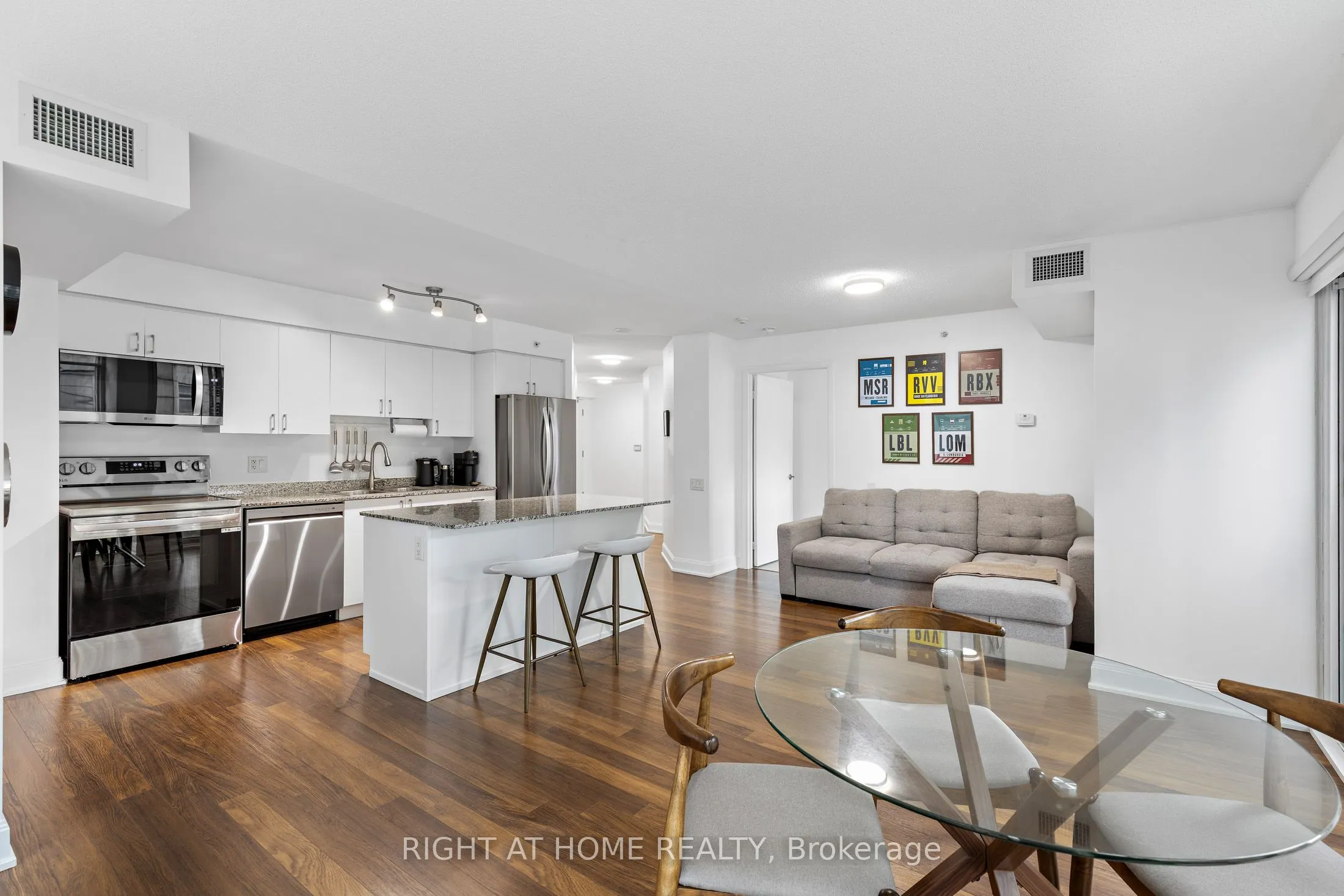 2191 Yonge Street, #405