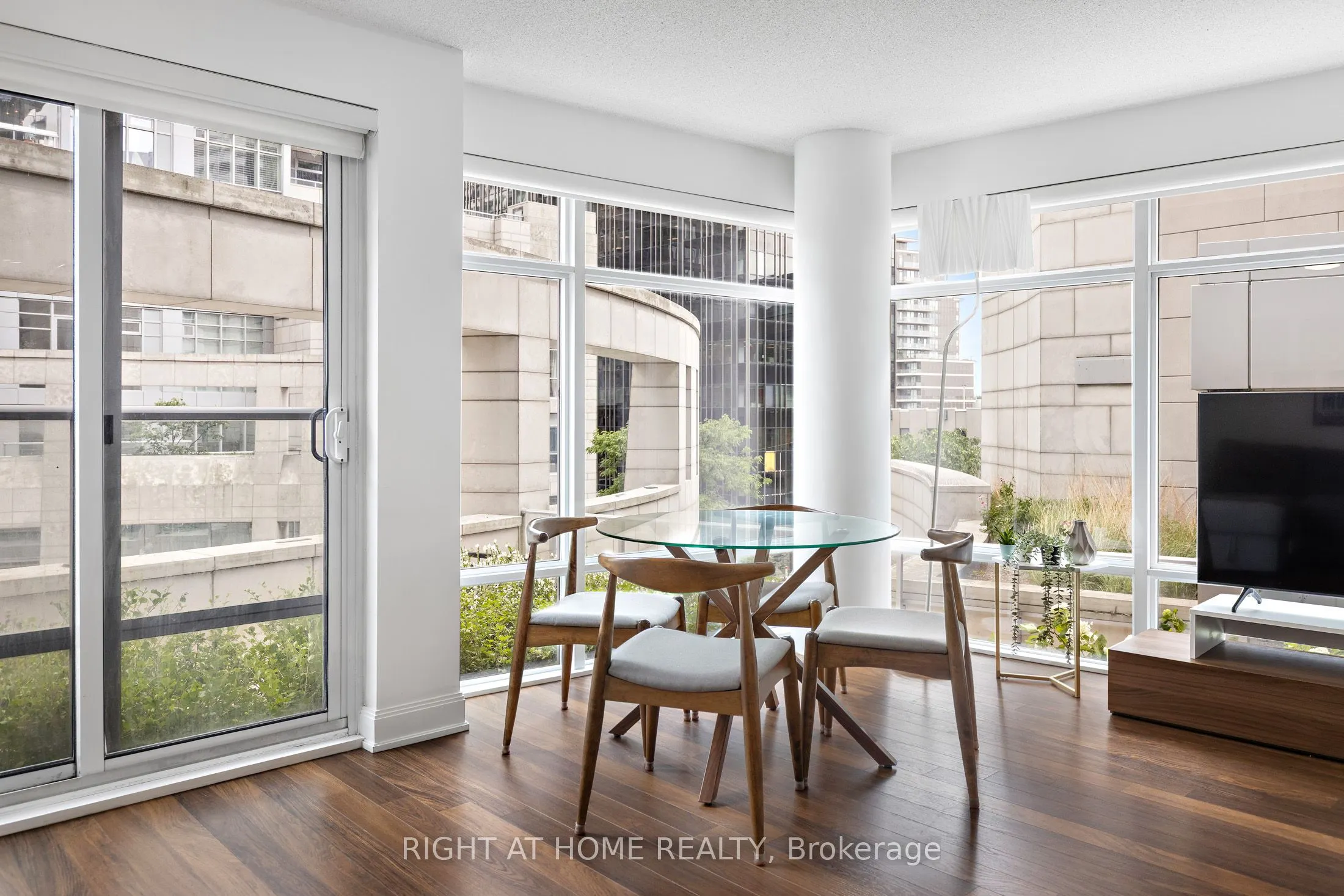 2191 Yonge Street, #405
