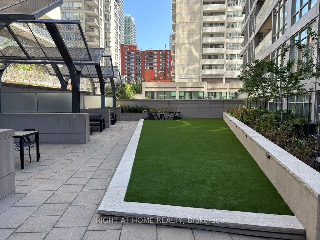 2191 Yonge Street, #405