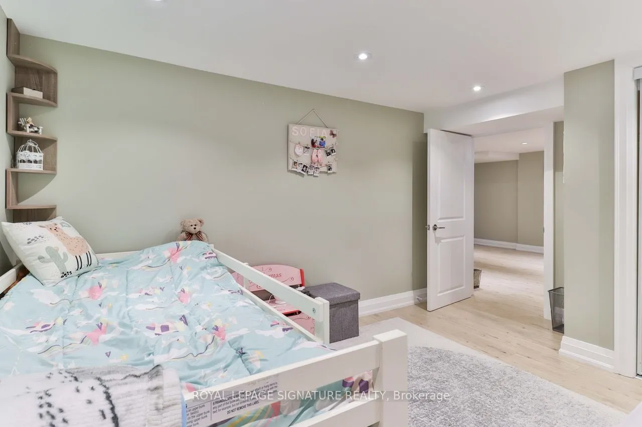 76 Berkinshaw Crescent