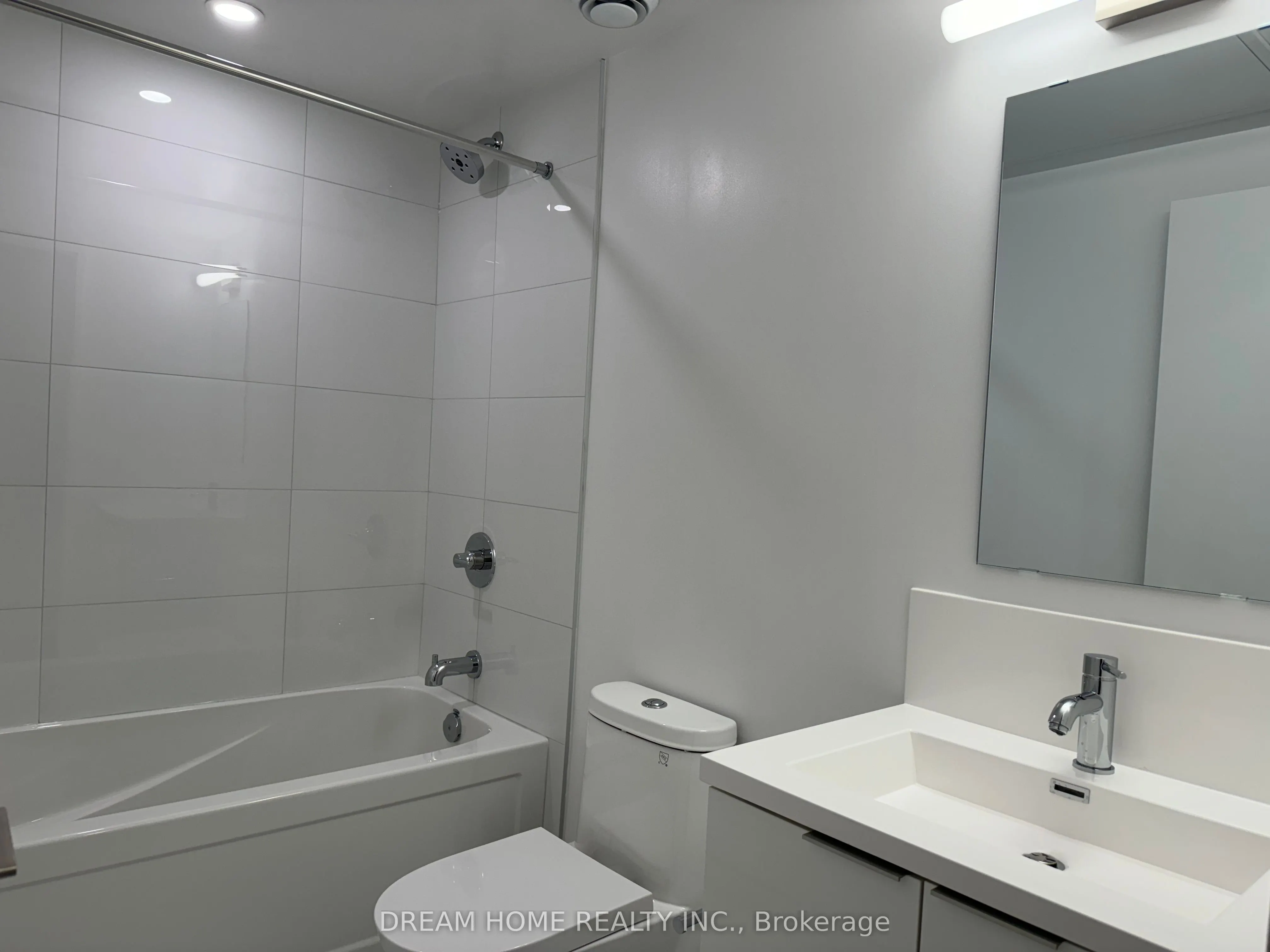238 Simcoe Street, #1807