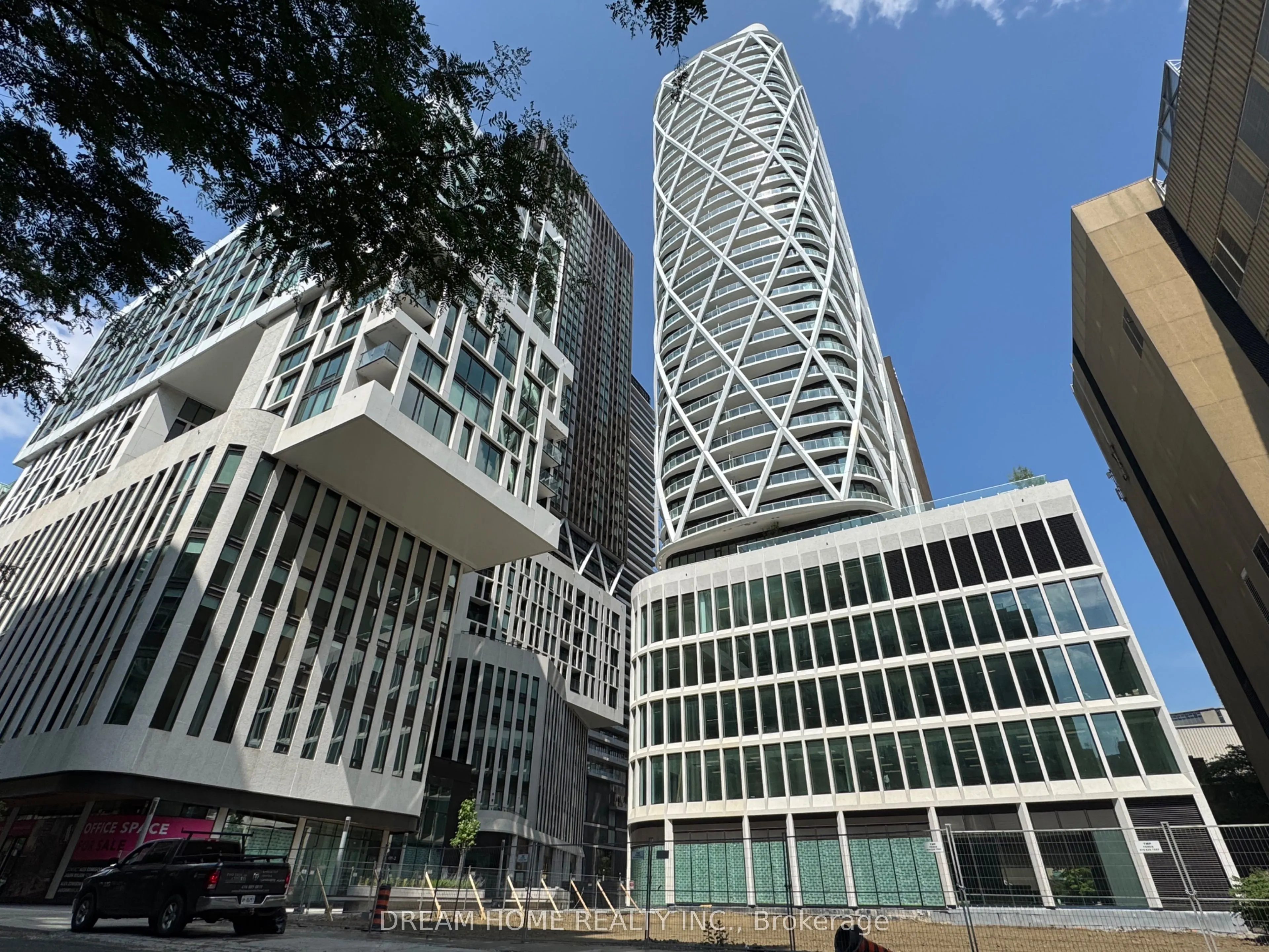 238 Simcoe Street, #1807