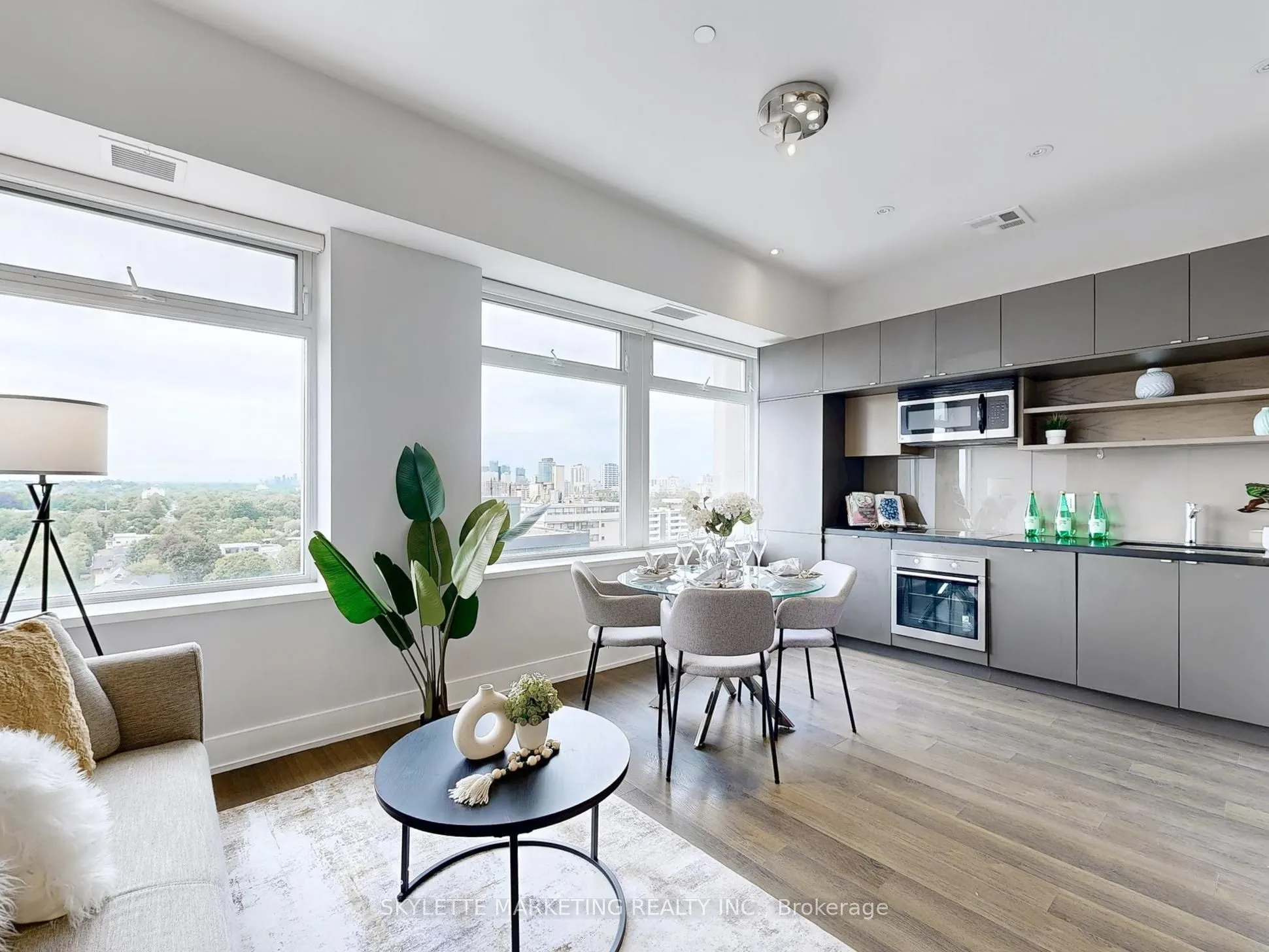 111 St Clair Avenue W, #1128
