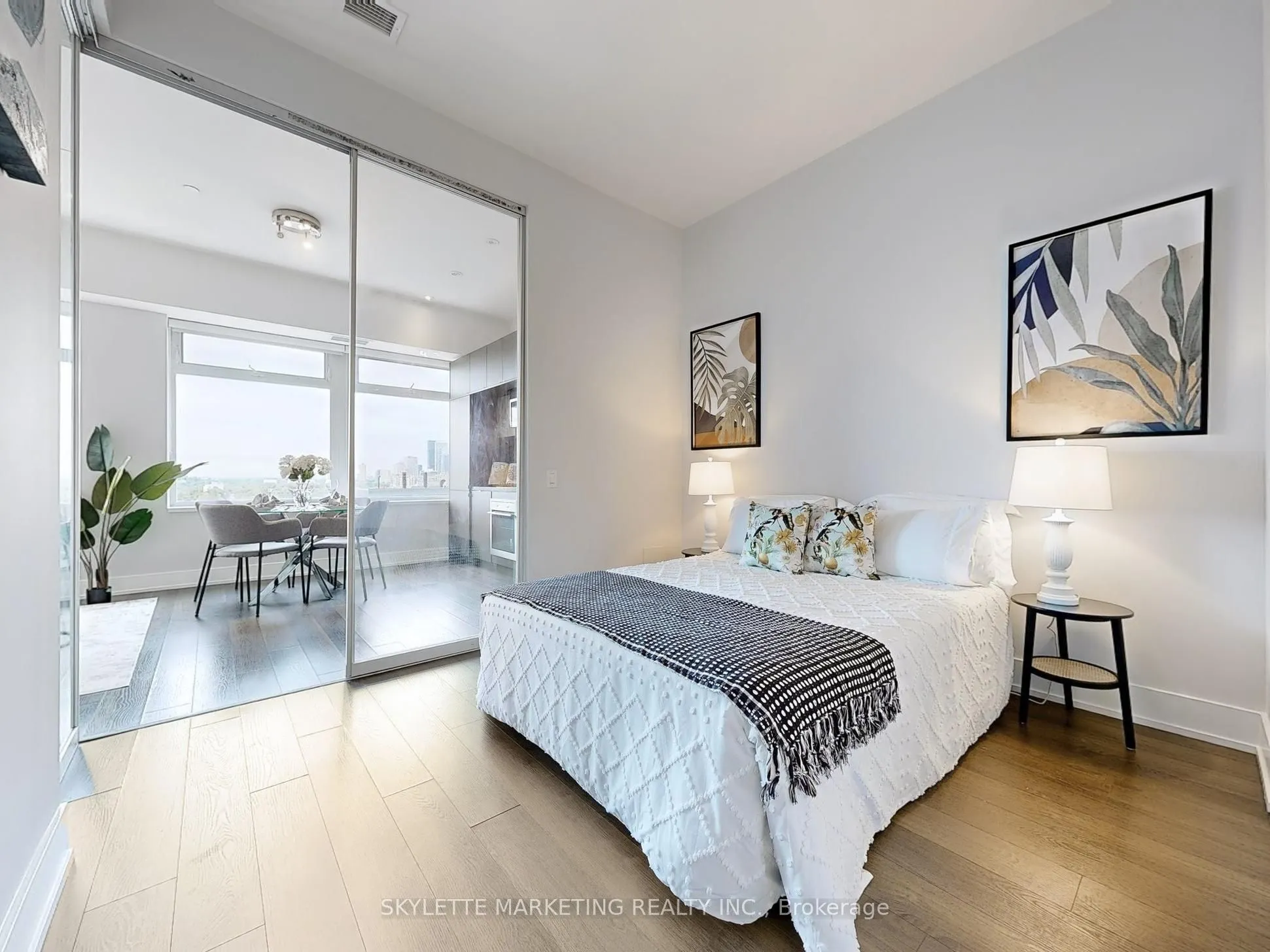 111 St Clair Avenue W, #1128