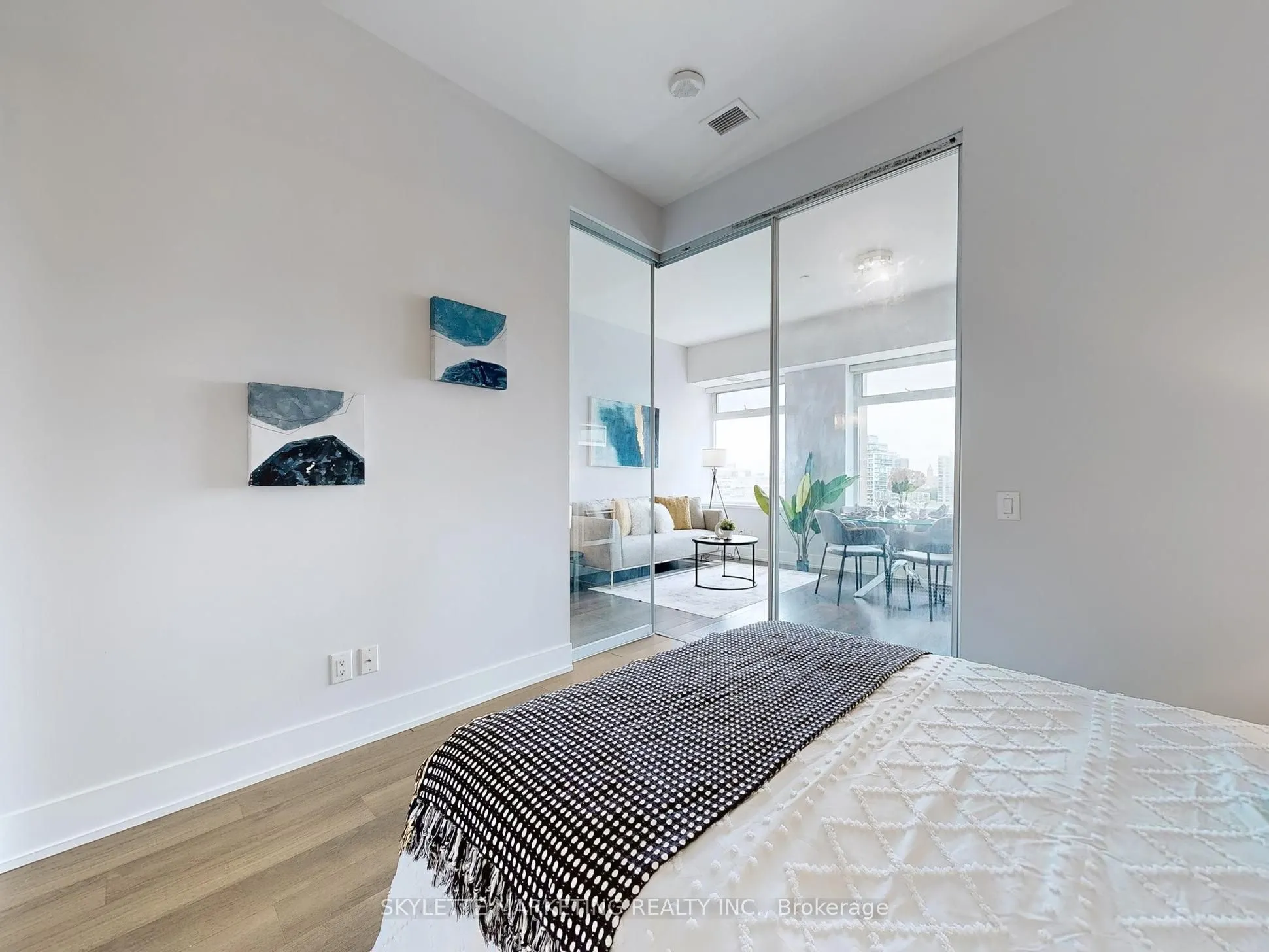 111 St Clair Avenue W, #1128