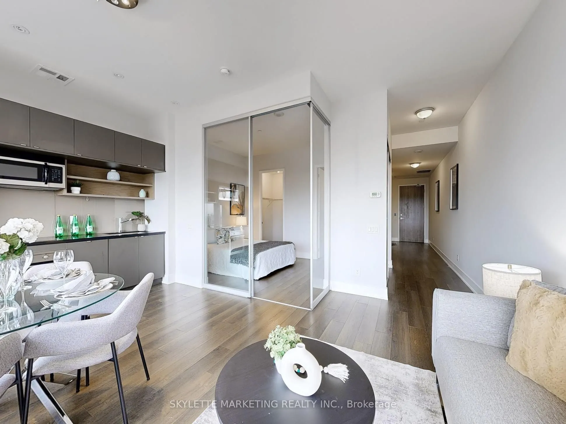111 St Clair Avenue W, #1128