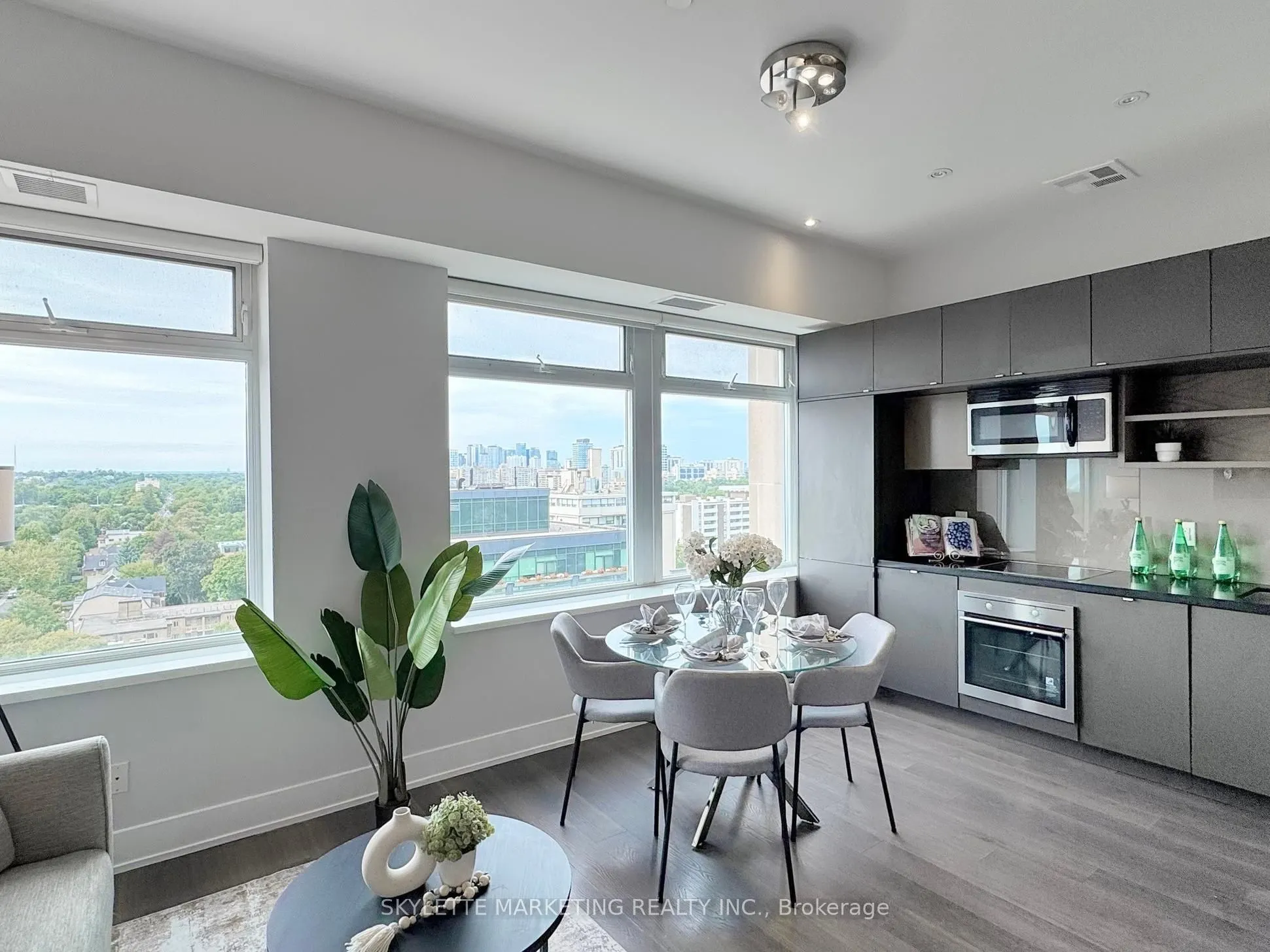 111 St Clair Avenue W, #1128