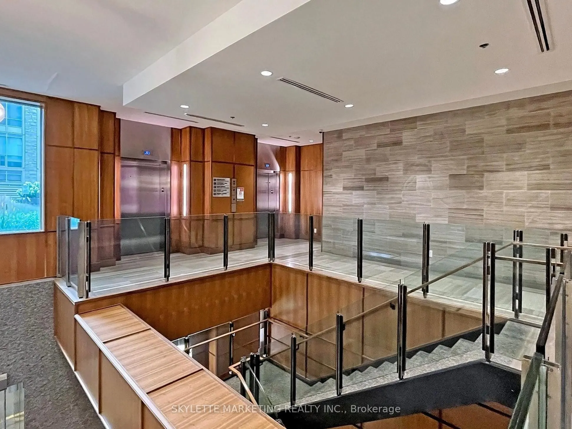 111 St Clair Avenue W, #1128