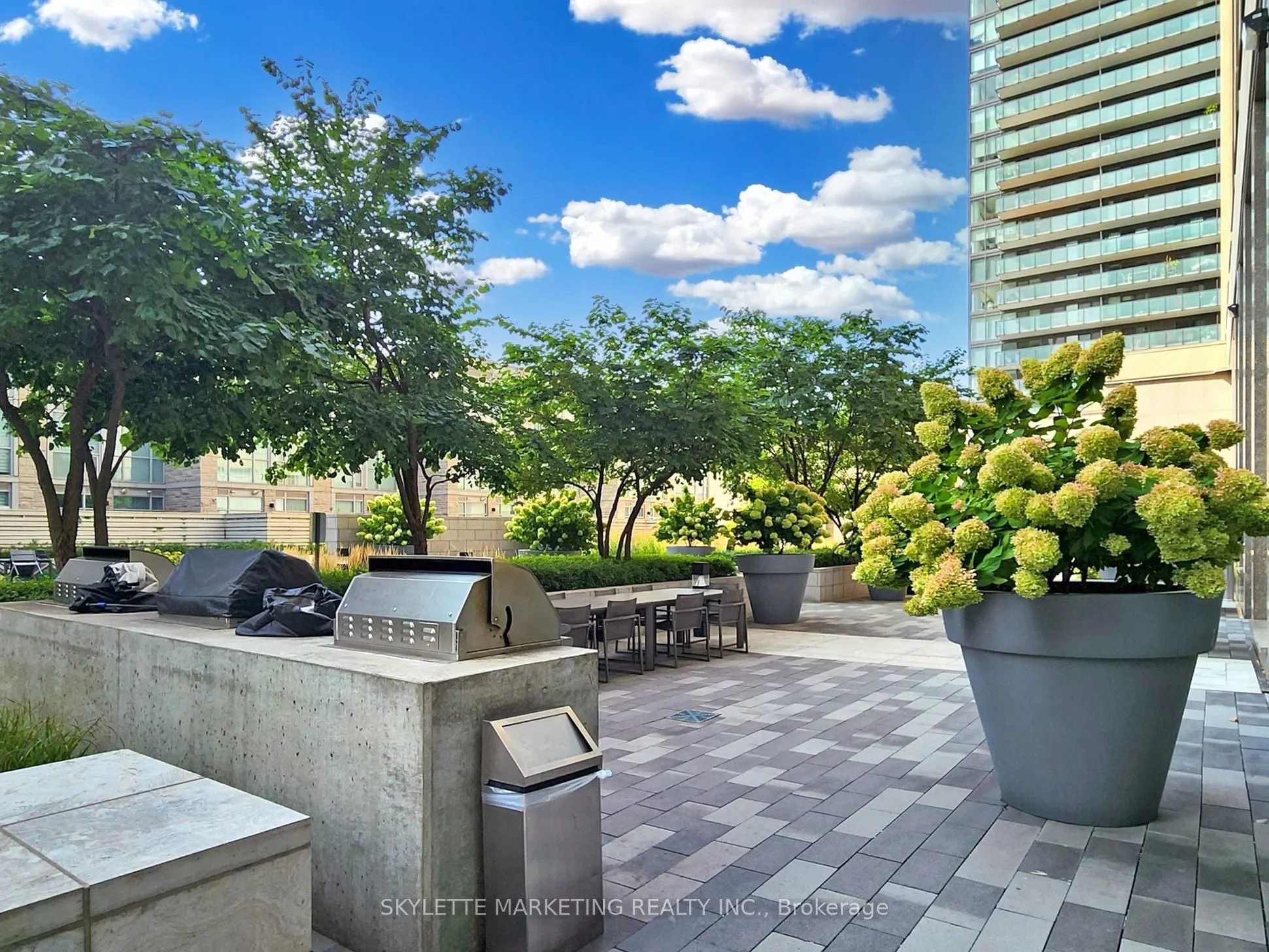 111 St Clair Avenue W, #1128