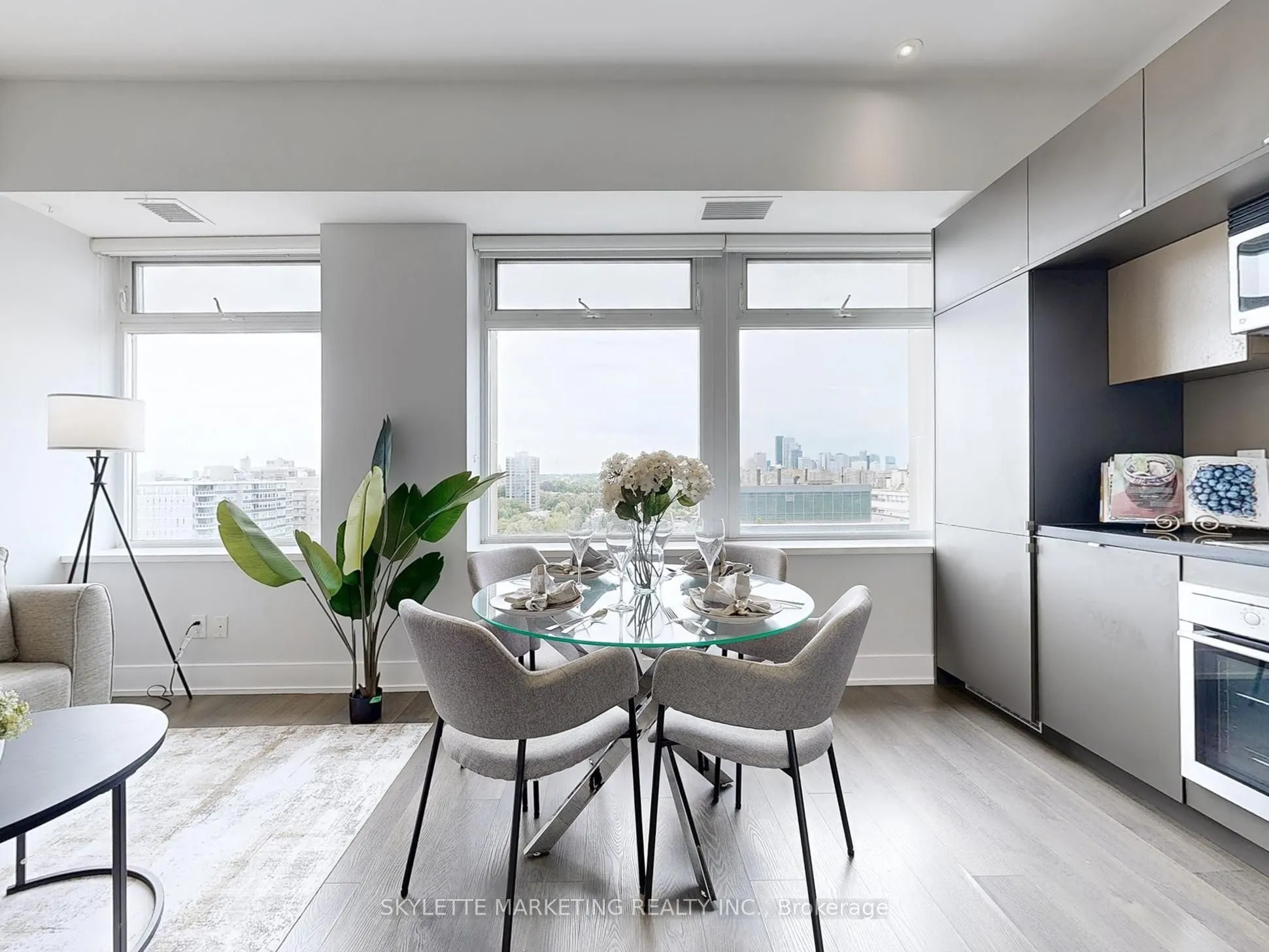 111 St Clair Avenue W, #1128