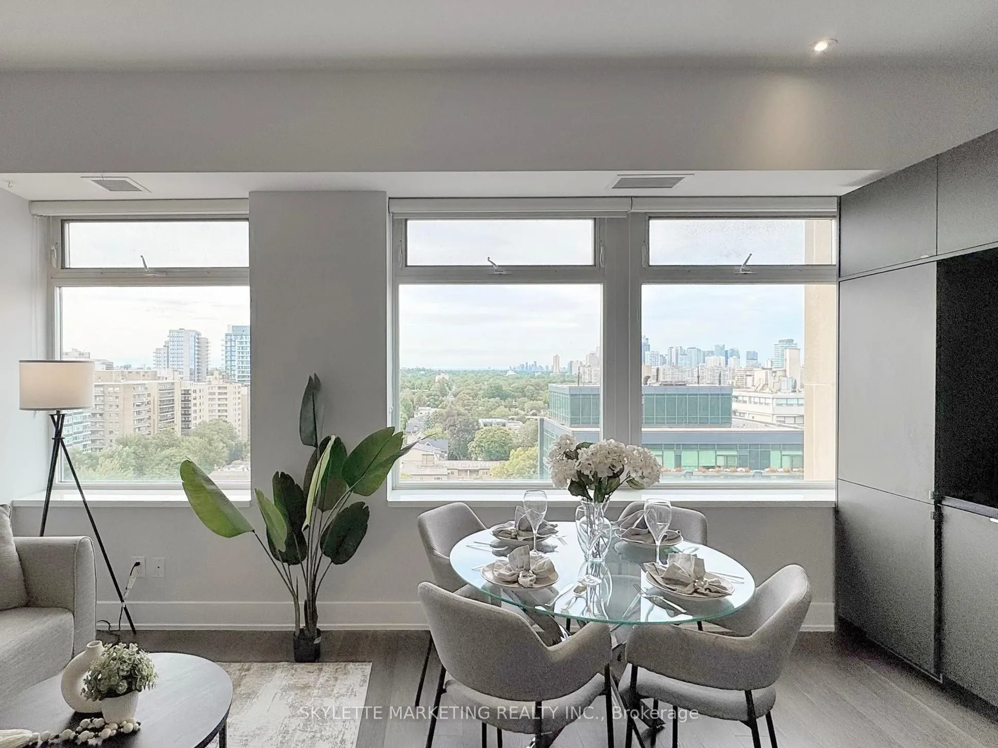 111 St Clair Avenue W, #1128