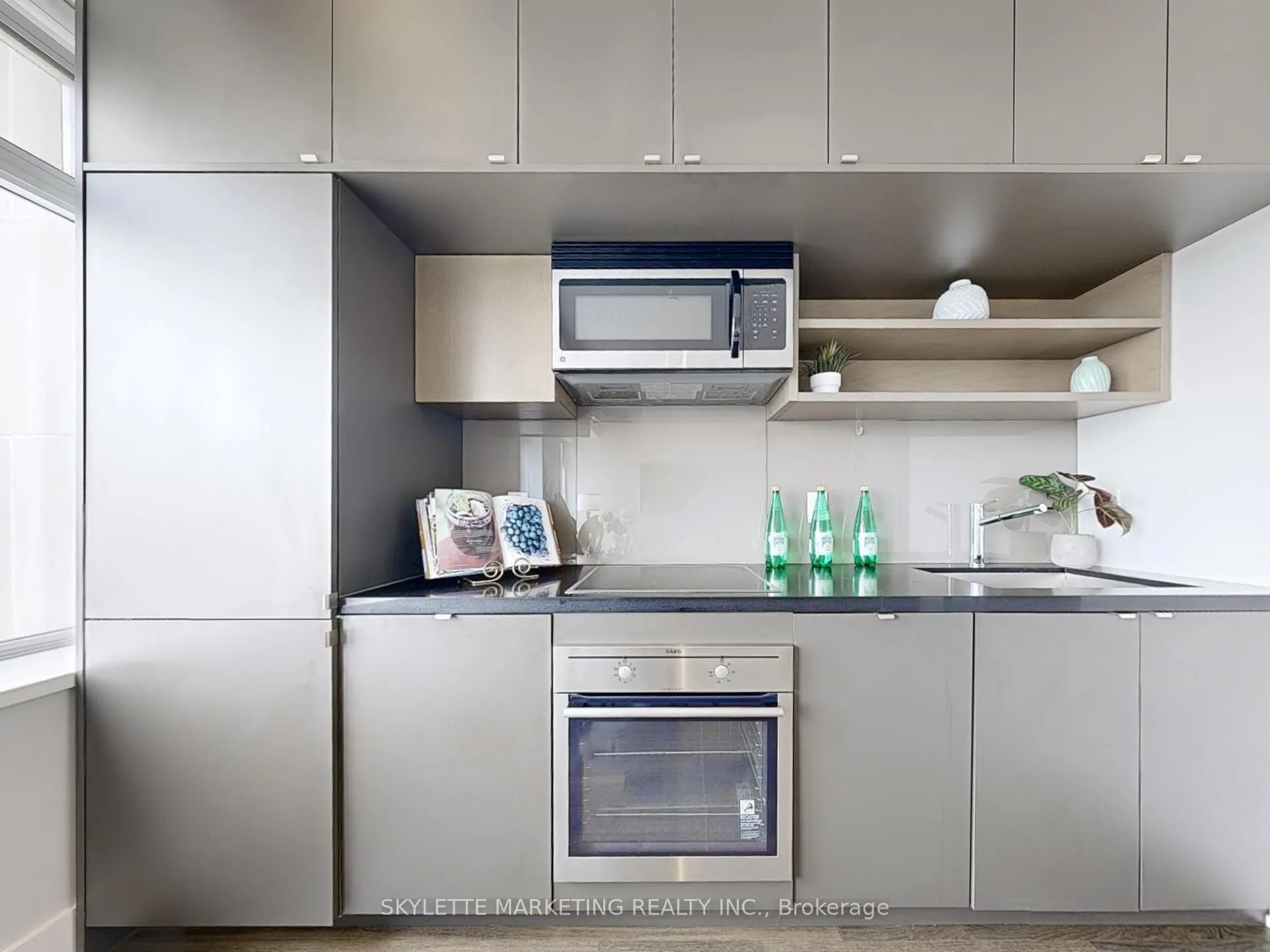 111 St Clair Avenue W, #1128