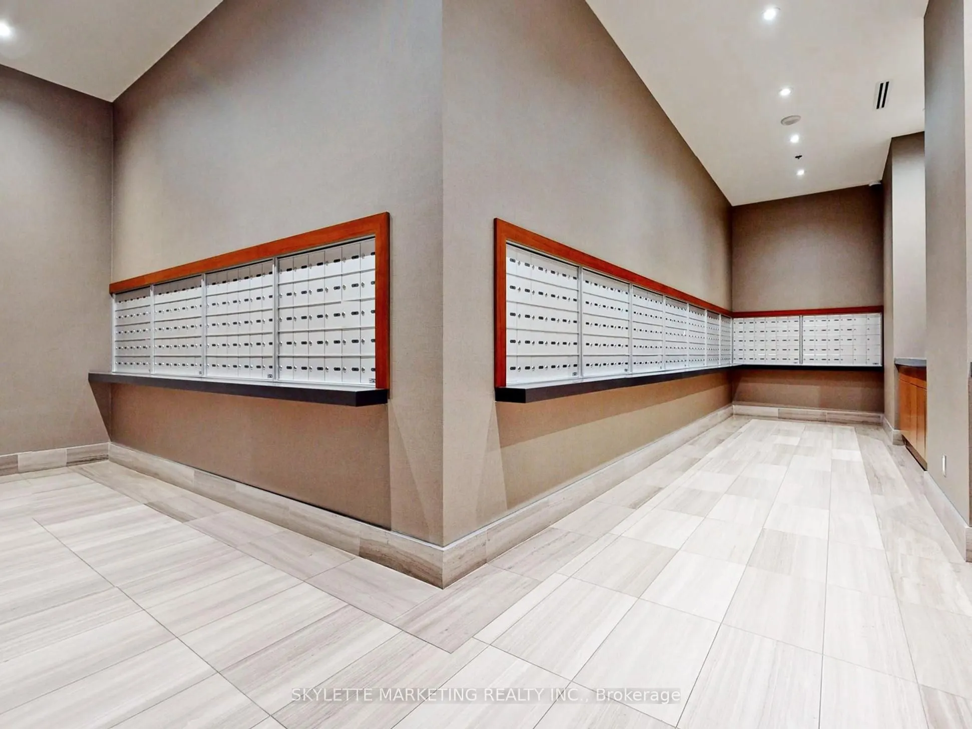 111 St Clair Avenue W, #1128