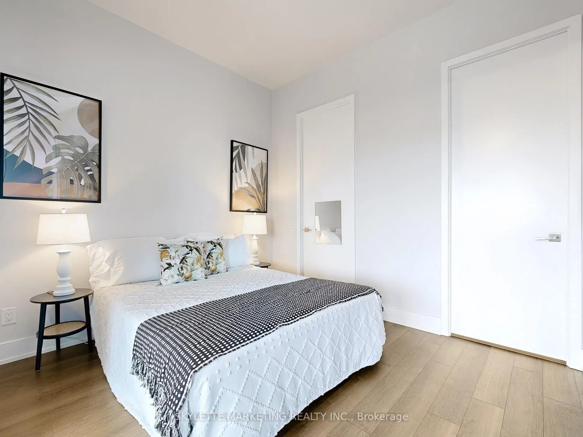 111 St Clair Avenue W, #1128