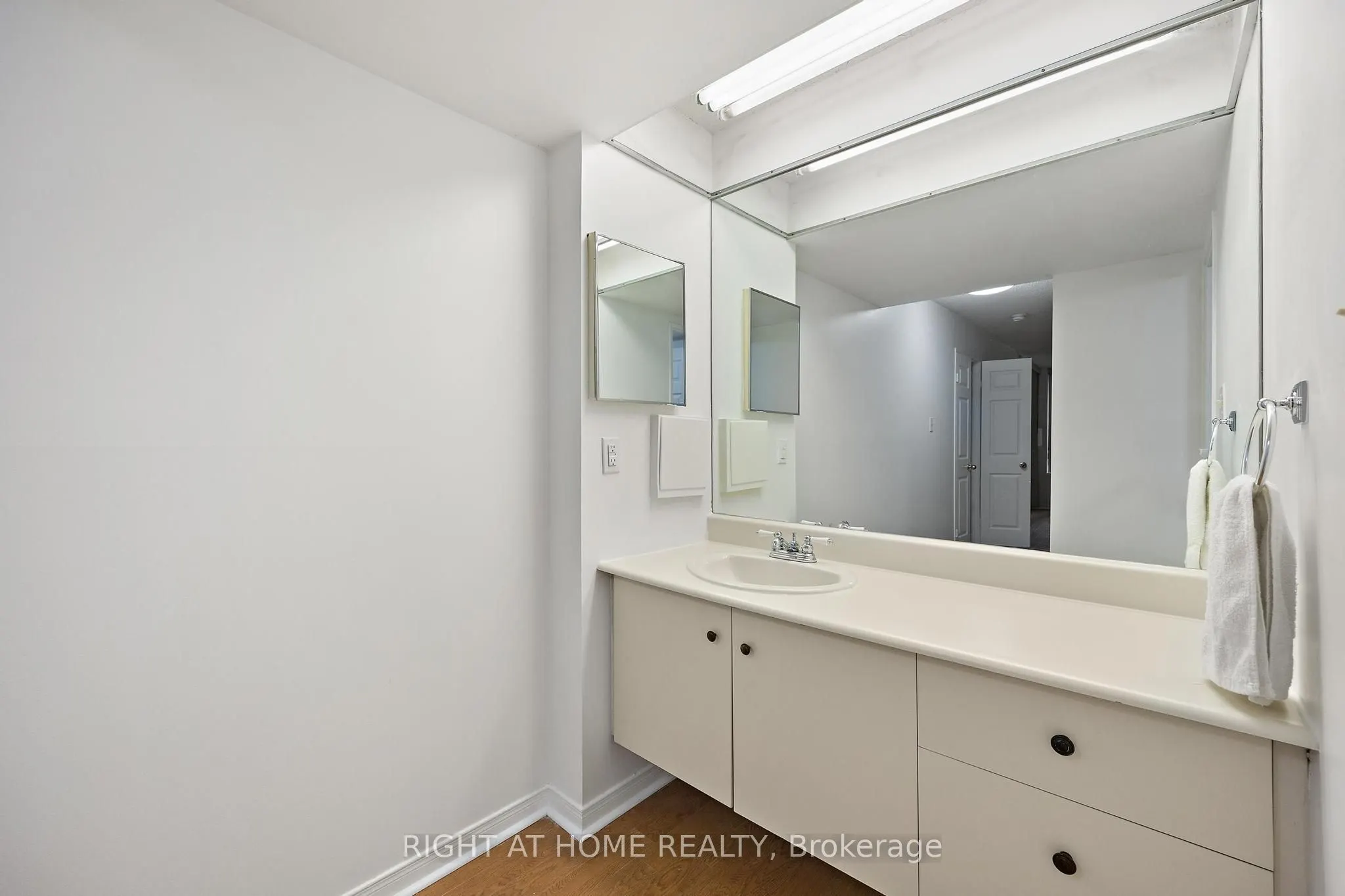 280 Simcoe Street, #206A