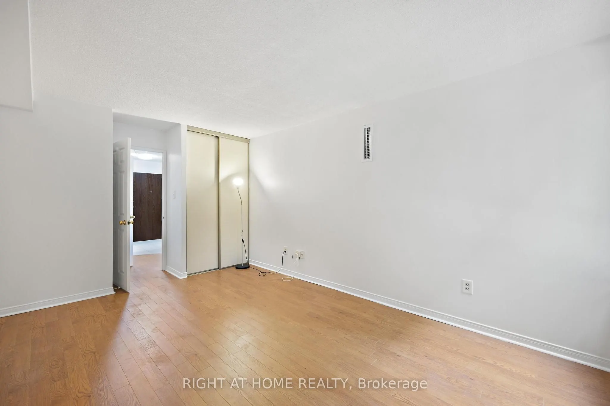 280 Simcoe Street, #206A