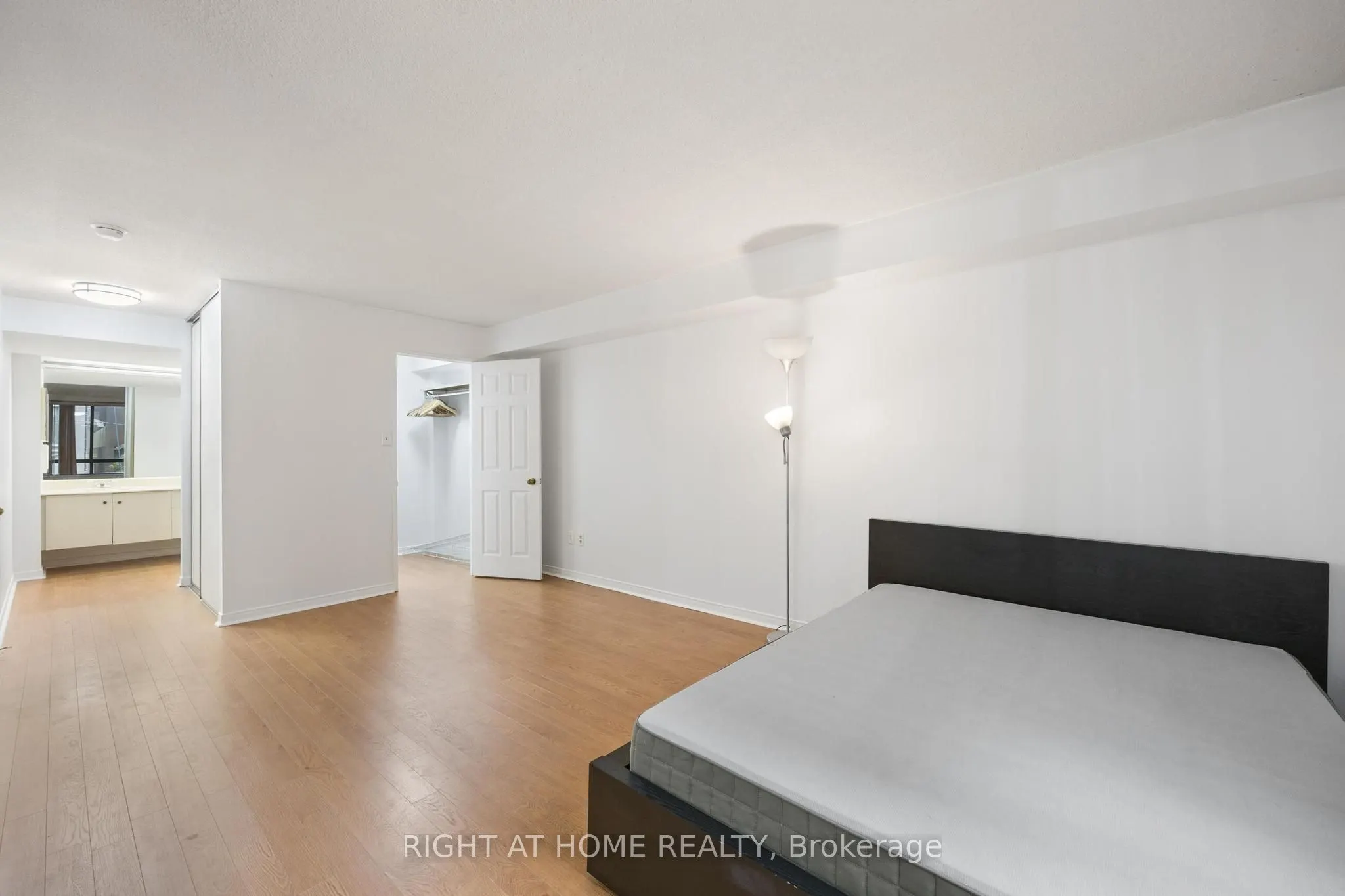 280 Simcoe Street, #206A
