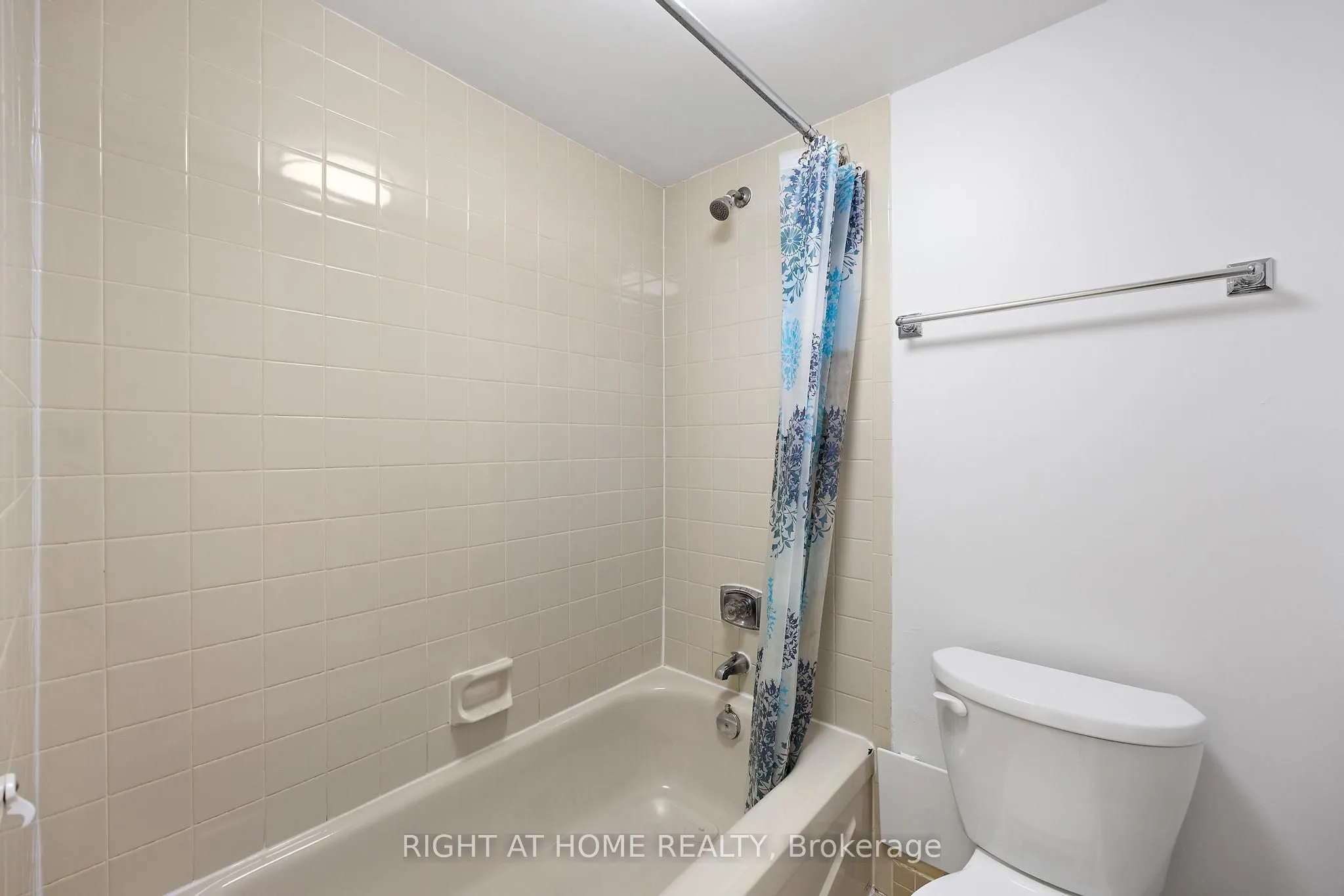 280 Simcoe Street, #206A