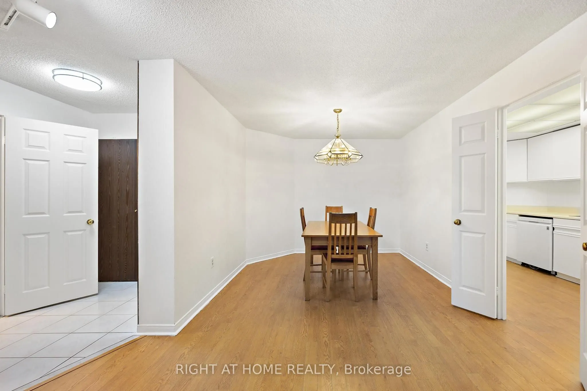 280 Simcoe Street, #206A