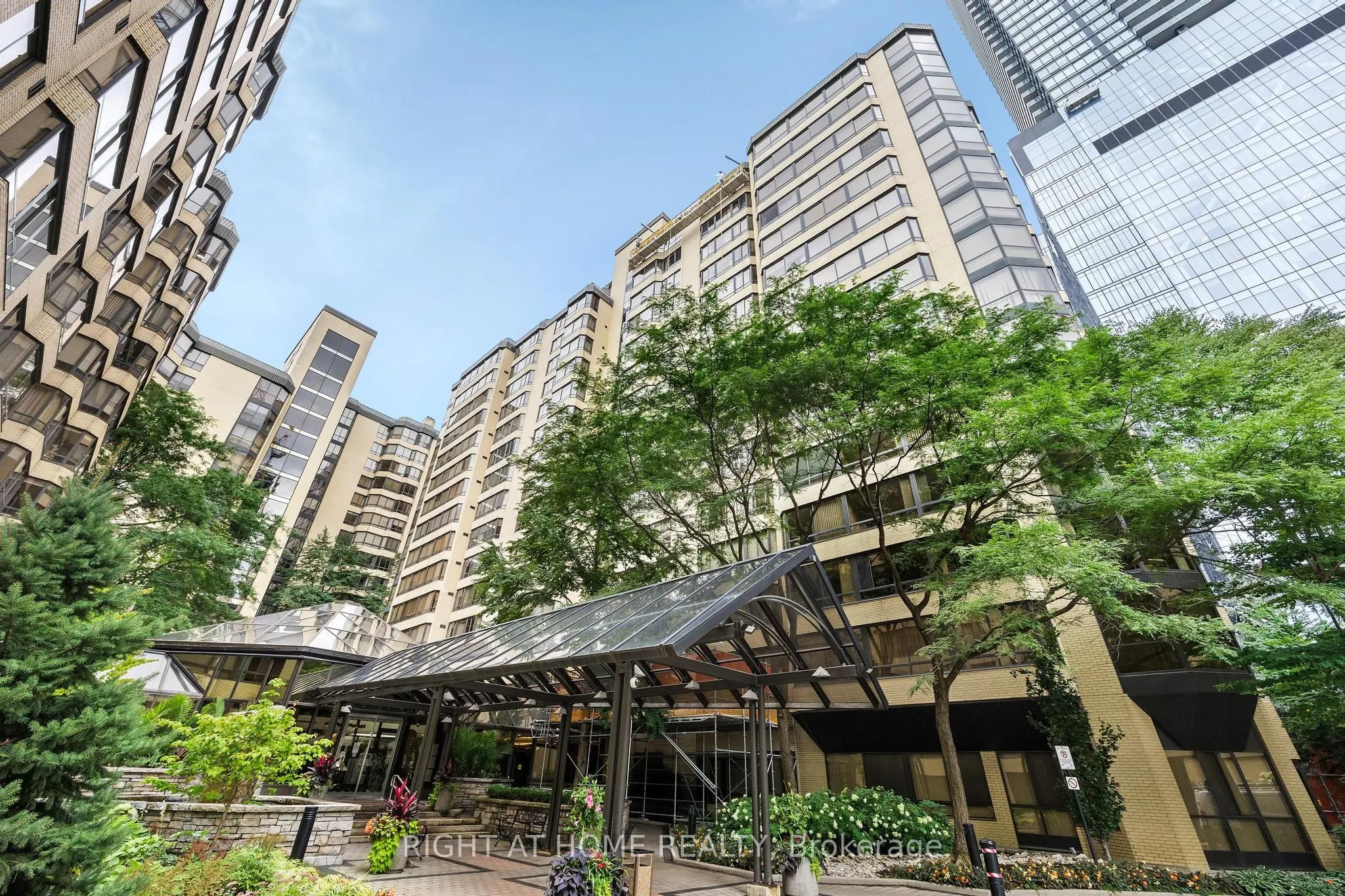 280 Simcoe Street, #206A