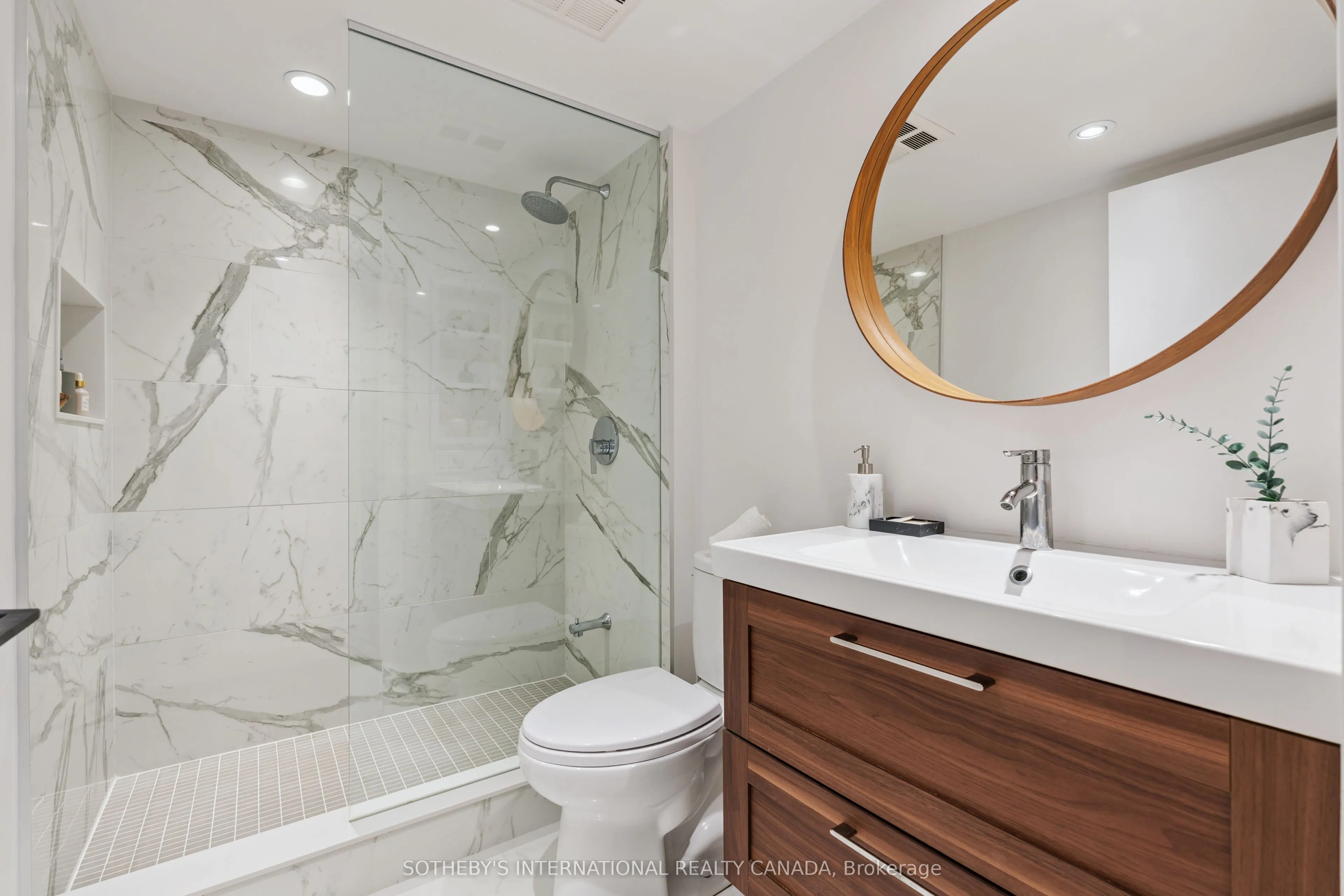 152 St Patrick Street, #1011