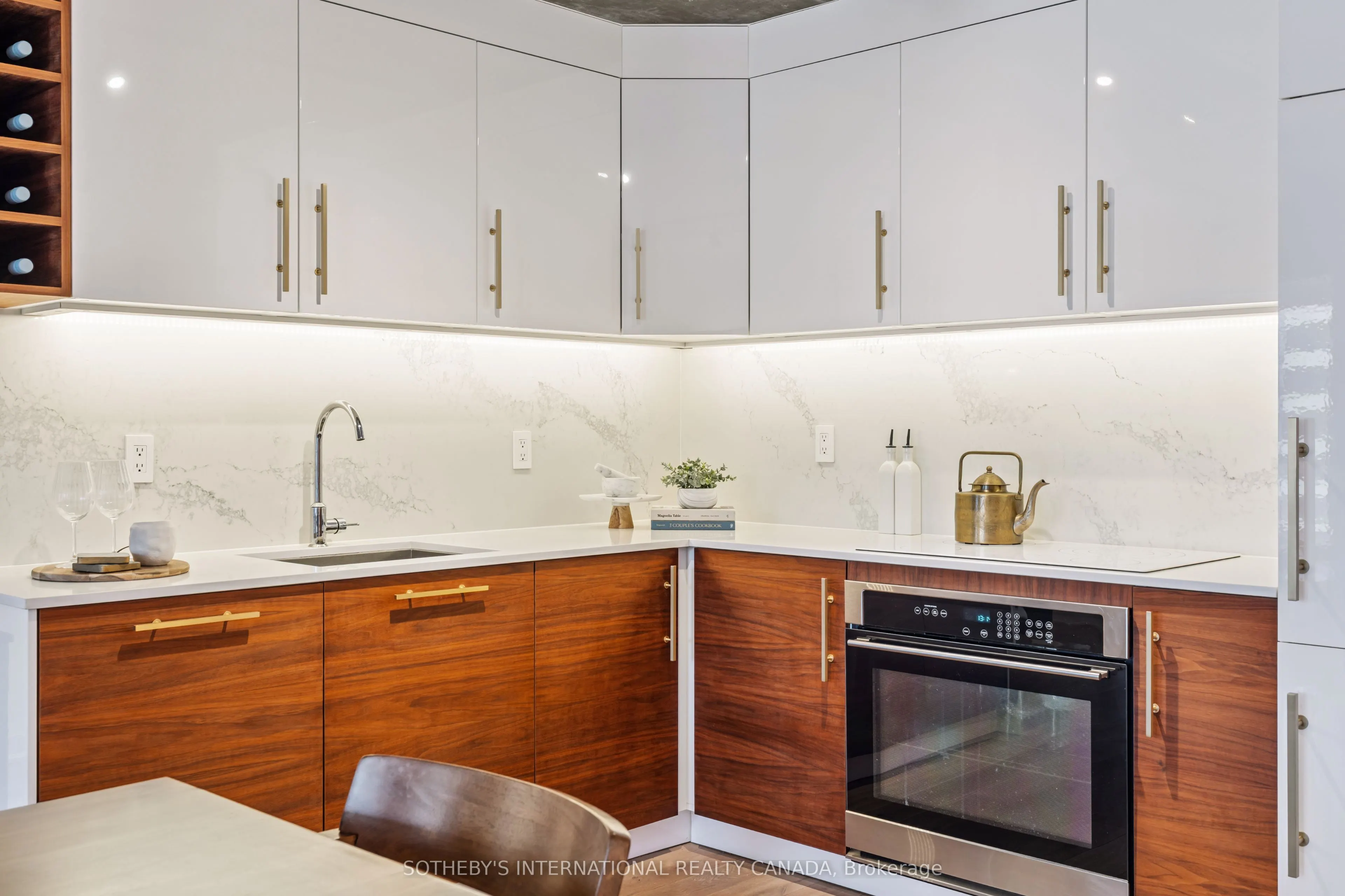 152 St Patrick Street, #1011